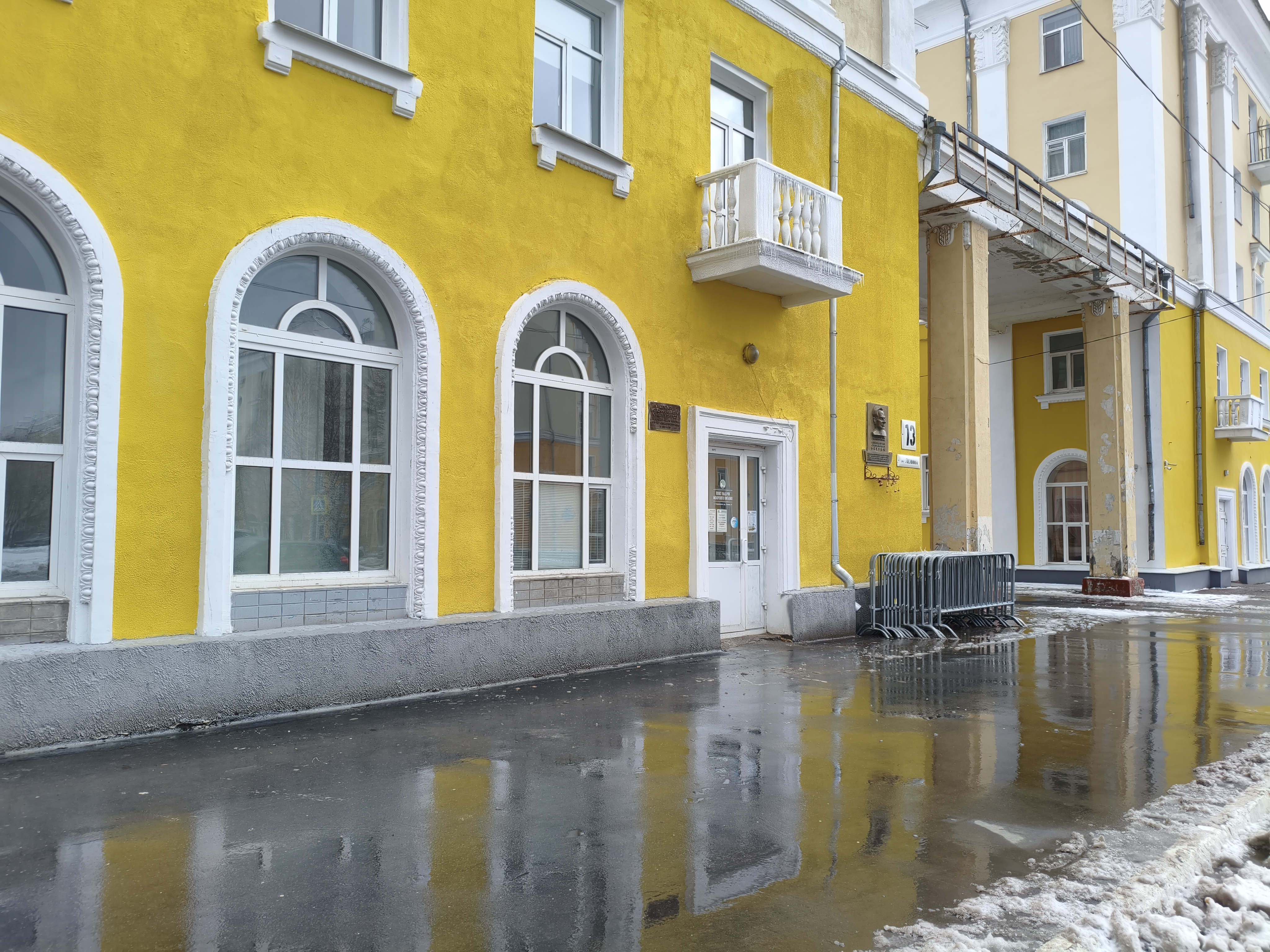 Нежилое помещение (благоустройство: - водоснабжение, водоотведение, центральное отопление, электроснабжение)