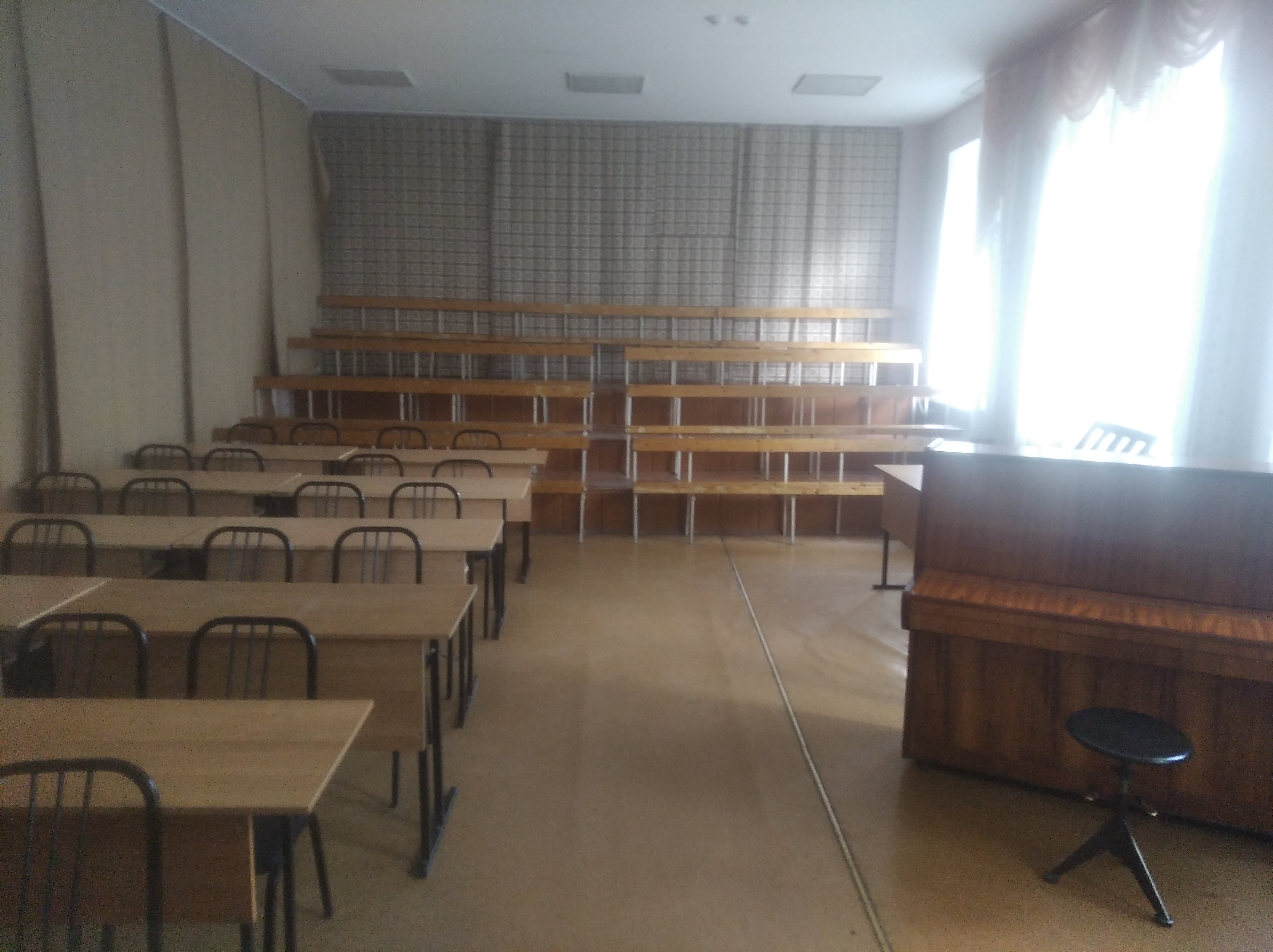 Право на заключение договора почасовой аренды нежилого помещения № 1, площадью 64,6 кв.м., на поэтажном плане второго этажа музыкально - педагогического училища № 3 - двухэтажного здания с подвалом и одноэтажной пристройкой, литера А, расположенного по адресу: г. Омск, ул. Лизы Чайкиной, д. 3А, корп.1, кадастровый номер 55:36:000000:4808