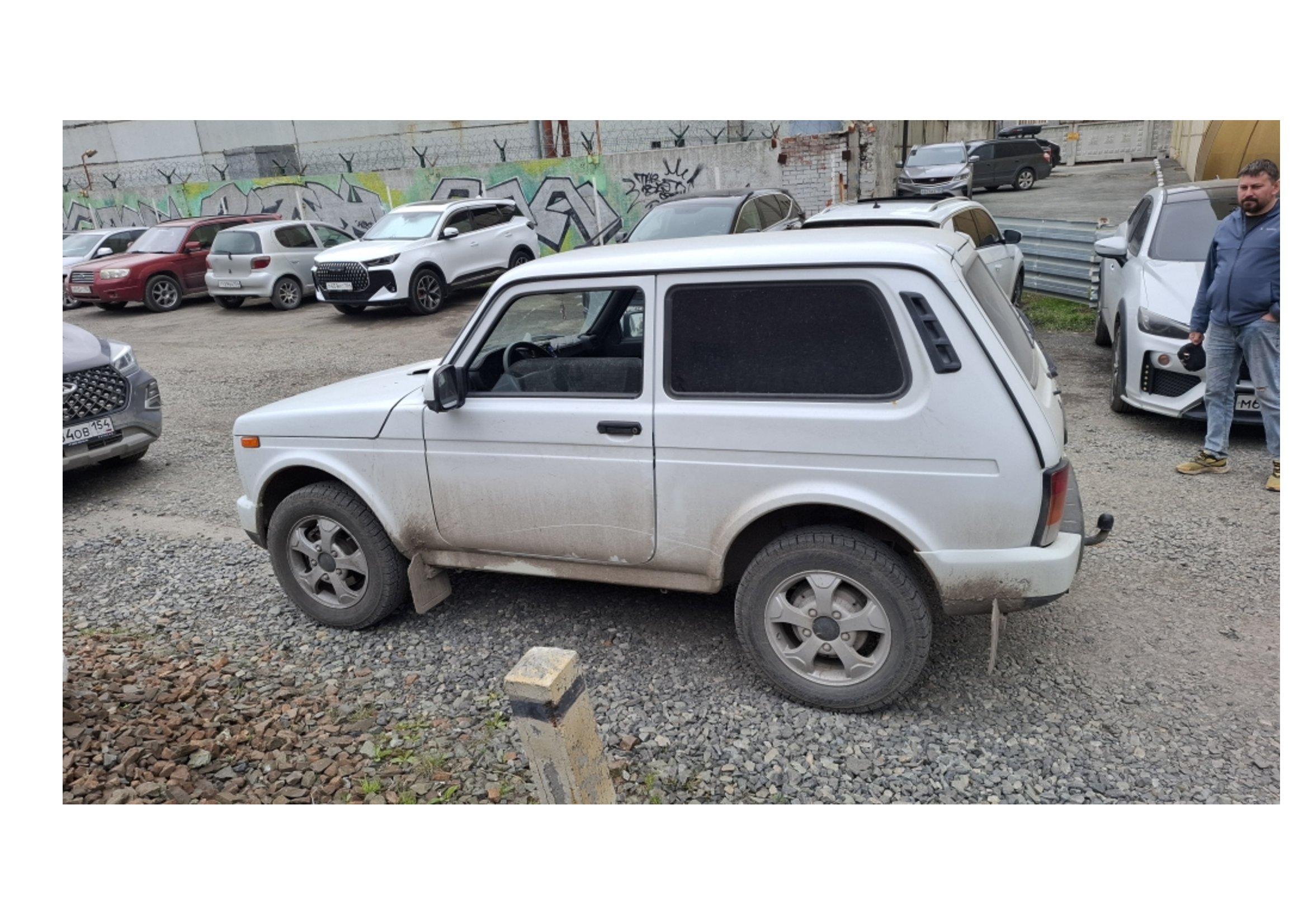 Легковой автомобиль LADA 4X4 212140, 2023 г.в., г/н Р012УК154, цвет белый, VIN: XTA212140R2490751, номер двигателя 212141269606, цвет белый (арест)