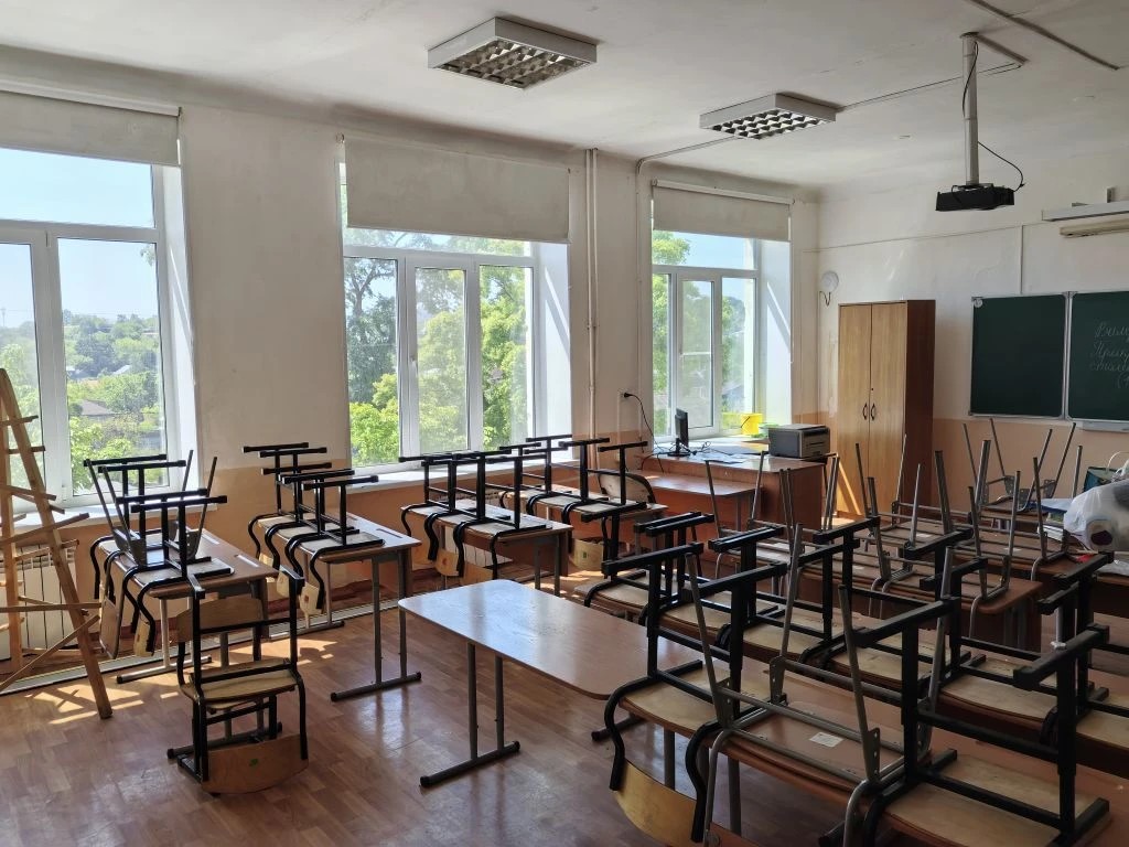 На право заключения договора аренды муниципального имущества: Нежилое помещение общей площадью 49,0 кв.м., номер на поэтажном плане 18, расположенное на 2 этаже здания муниципального автономного общеобразовательного учреждения «СОШ № 8» НГО