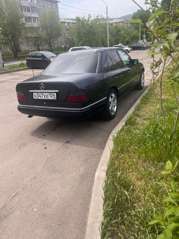Легковой автомобиль седан MERCEDES Benz 220, 1994г.в., г/н H347XE124, VIN WDB1240221C082858, номер кузова WDB1240221C082858, номер двигателя 096540, цвет черный. Начальная цена продажи 523 000 руб. Задаток 78500 руб.