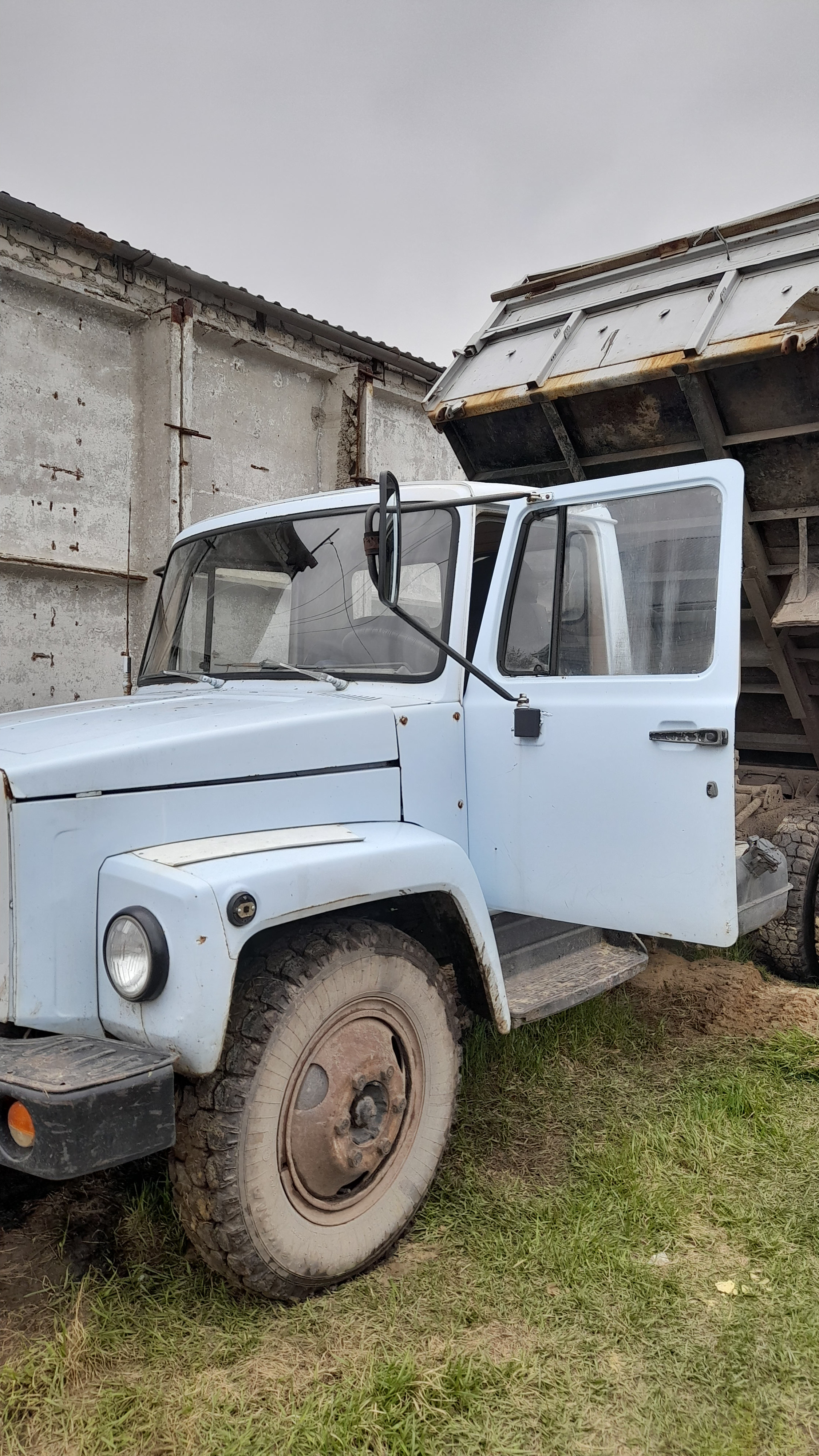 Автомобиль ГАЗ 3357