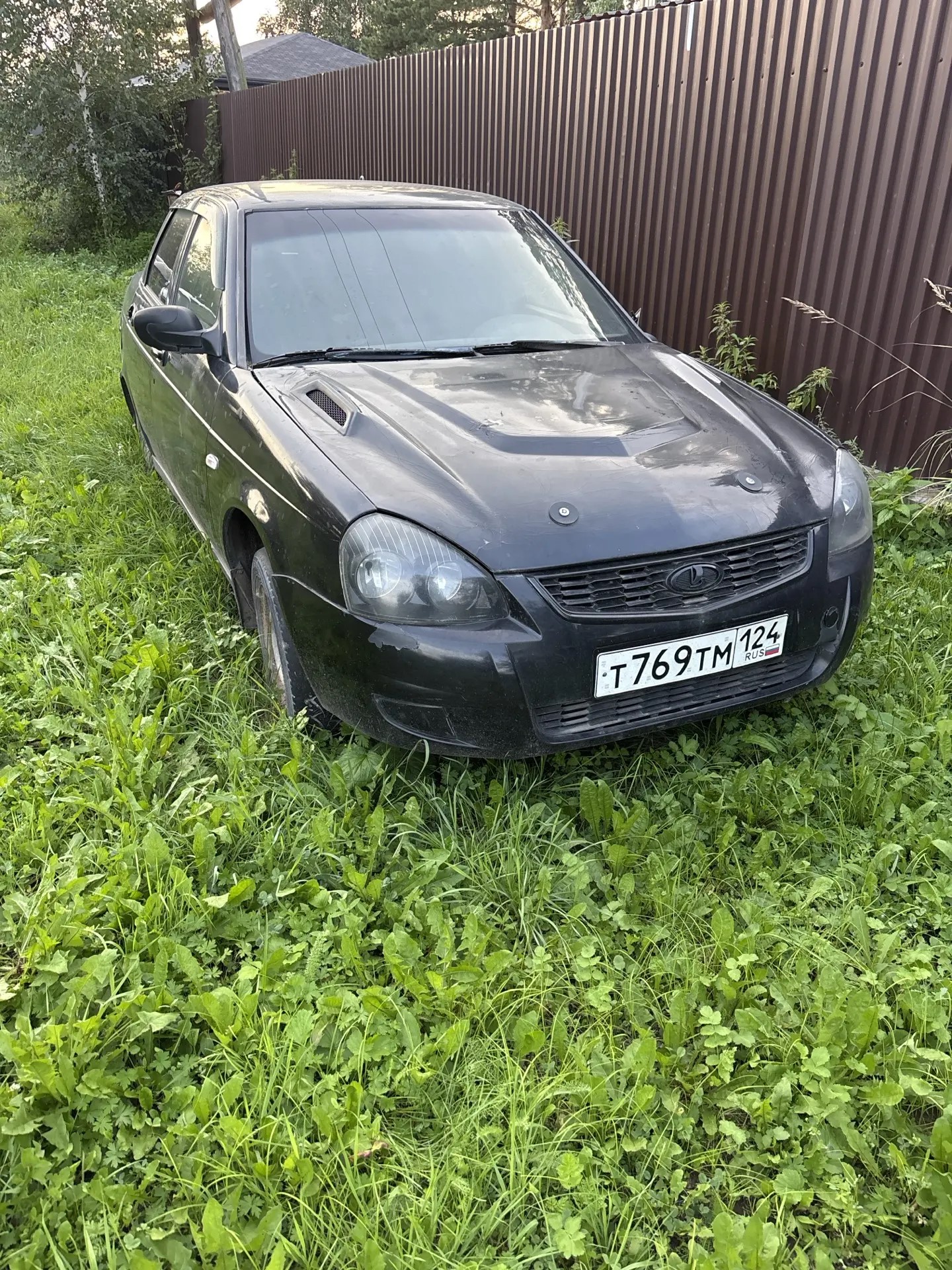 Автомобиль Лада Приора 217030, г/н Т769ТМ124, 2008г.в., VIN XTA21703080092405. Моторный отсек разукомплектован, отсутствует КПП, привода и т.д, салон разукомплектован состояние не проверялась данное имущество обращено в доход государства. Находится в Ермалаевском районе.