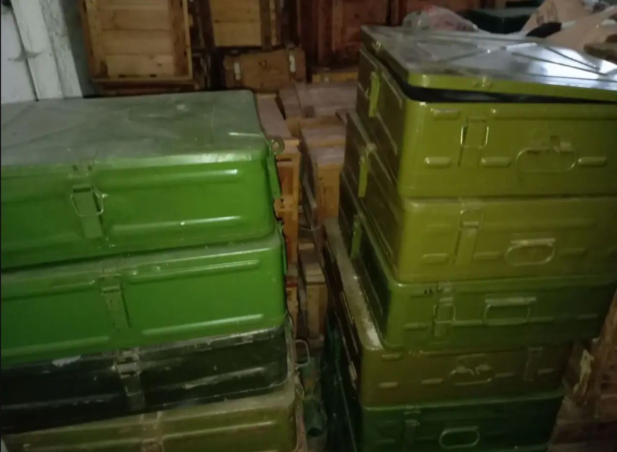 Высвобождаемое движимое военное имущество (лом черных и цветных металлов)
