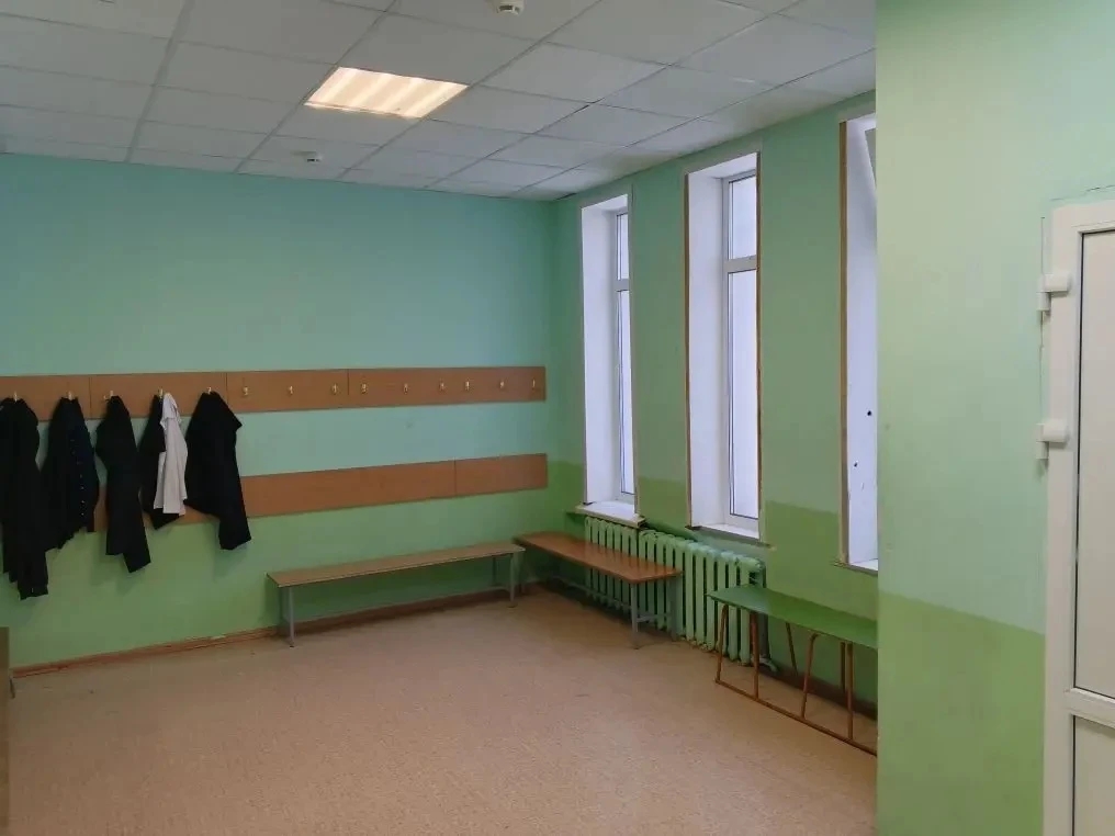 Нежилые помещения (№ помещения согласно экспликации технического паспорта – 7,8,9,13), расположенные на 1 этаже здания школы с кадастровым номером: 58:34:0010108:907