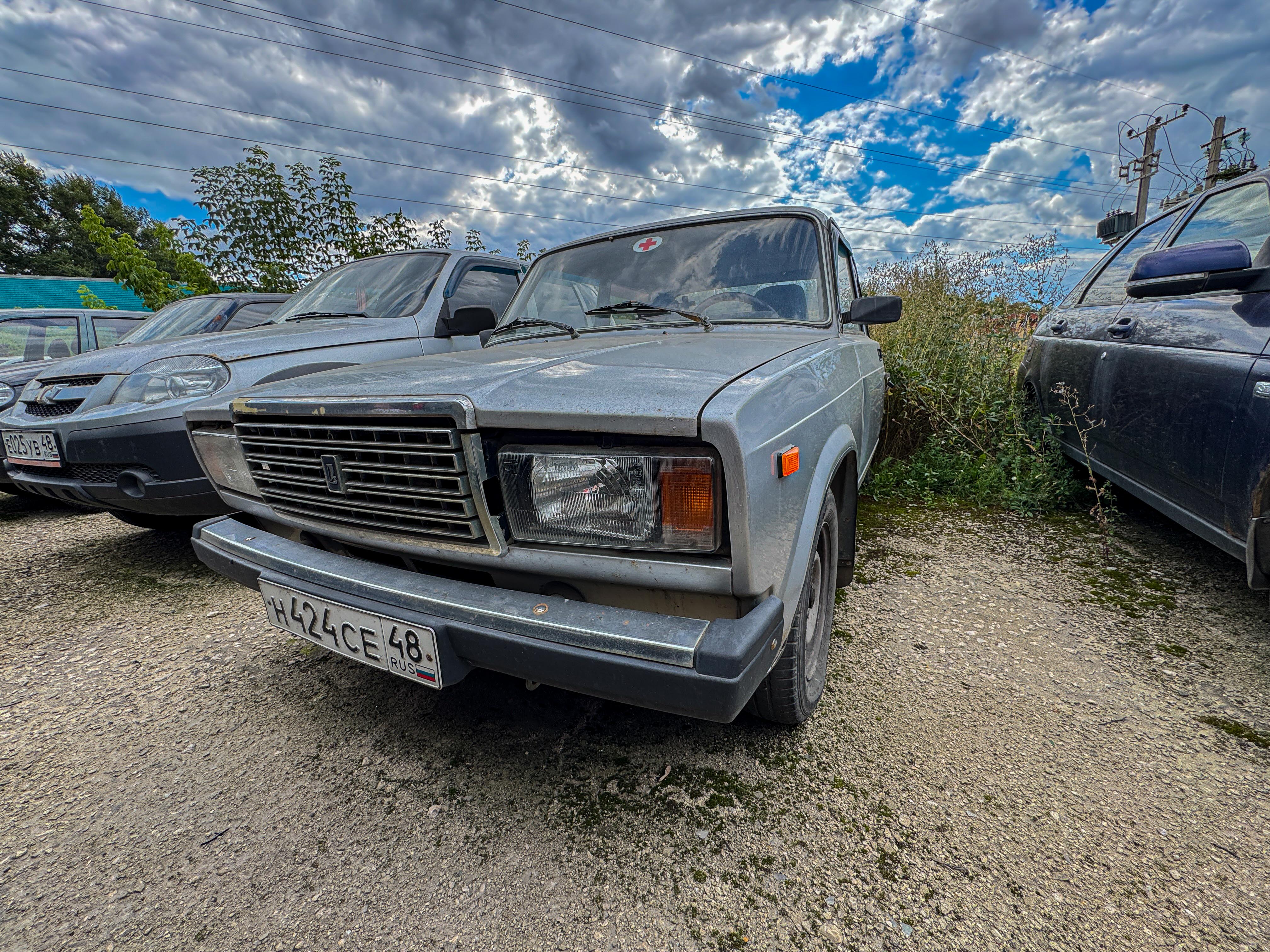 Легковой автомобиль марка, модель ТС: LADA 210740, LADA 2107, 2010 года выпуска, идентификационный номер (VIN) - XTA210740В3029637, модель и номер двигателя - 21067; 9714719, цвет кузова – светло-серебристый металл.