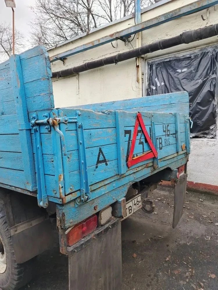 Автомобиль УАЗ 3303