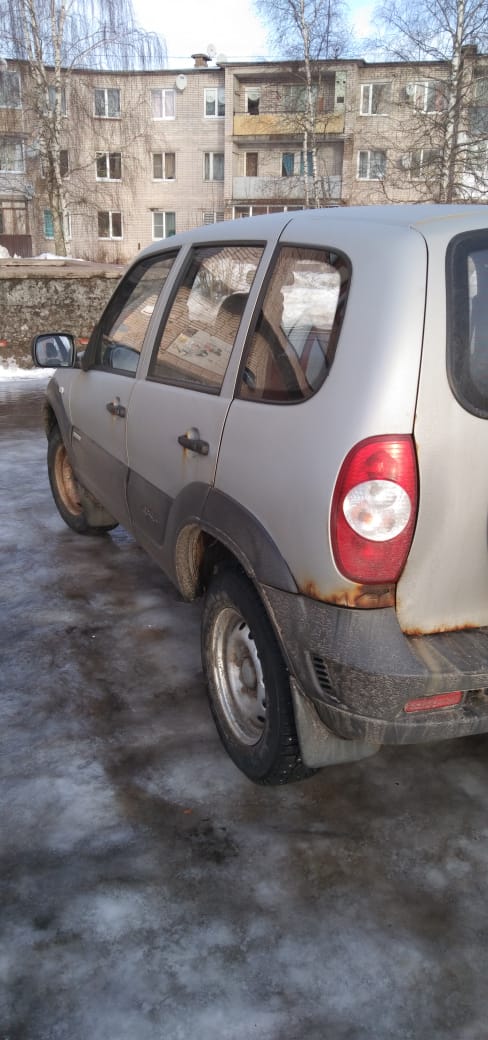 Легковой автомобиль марки CHEVROLET NIVA 212300-55, 2012 года изготовления, идентификационный номер (VIN) X9L212300C0398056, категория ТС – В, цвет кузова – светло-серебристый металлик, модель, номер двигателя 2123,0411661, шасси – отсутствует, кузов № - X9L212300C0398056, тип двигателя – бензиновый, мощность двигателя 79,60 (58,50), объем двигателя, куб.см 1690,00