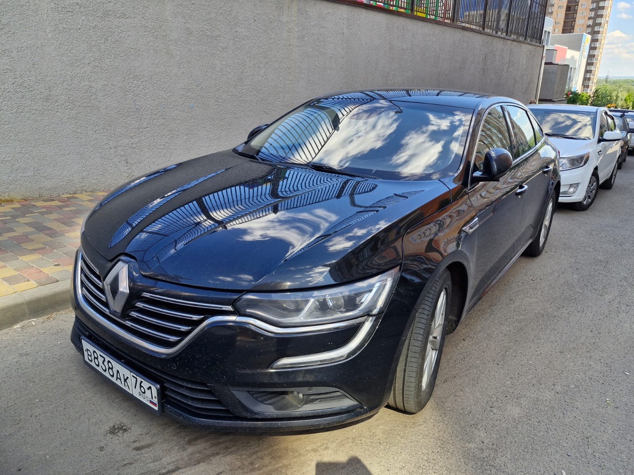 Легковой автомобиль Renault Talisman, 2017 г.в., г/н В838АК761, VIN VF1RFD00559815549, черного цвета, на лобовом стекле имеется трещина со стороны пассажира, кузов имеет лакокрасочные повреждения, должник Жаданова И.Н., (Поручение ТУ Росимущества в РО от 30.04.2026 № 61-569-У). Адрес (местоположение): Ростовская область, г. Ростов-на-Дону, ул. Подвойского, д. 41.