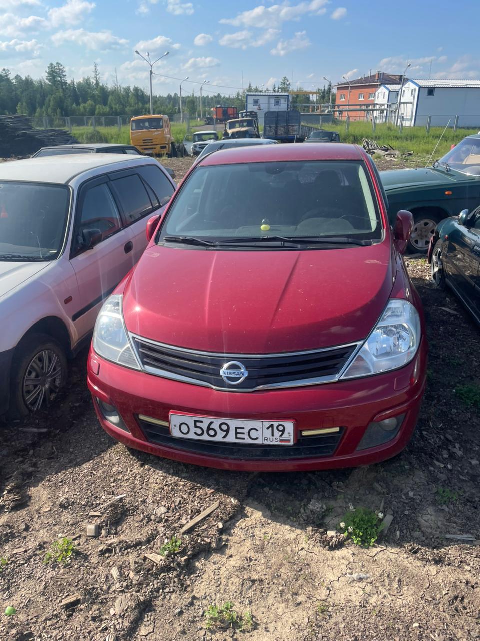 Автомобиль Nissan Tiida  г/н О569ЕС19, 2011г комплектность и состояние  не проверялась данное имущество обращено в доход государства, (Документы отсутствуют) Находится в Богучанском районе