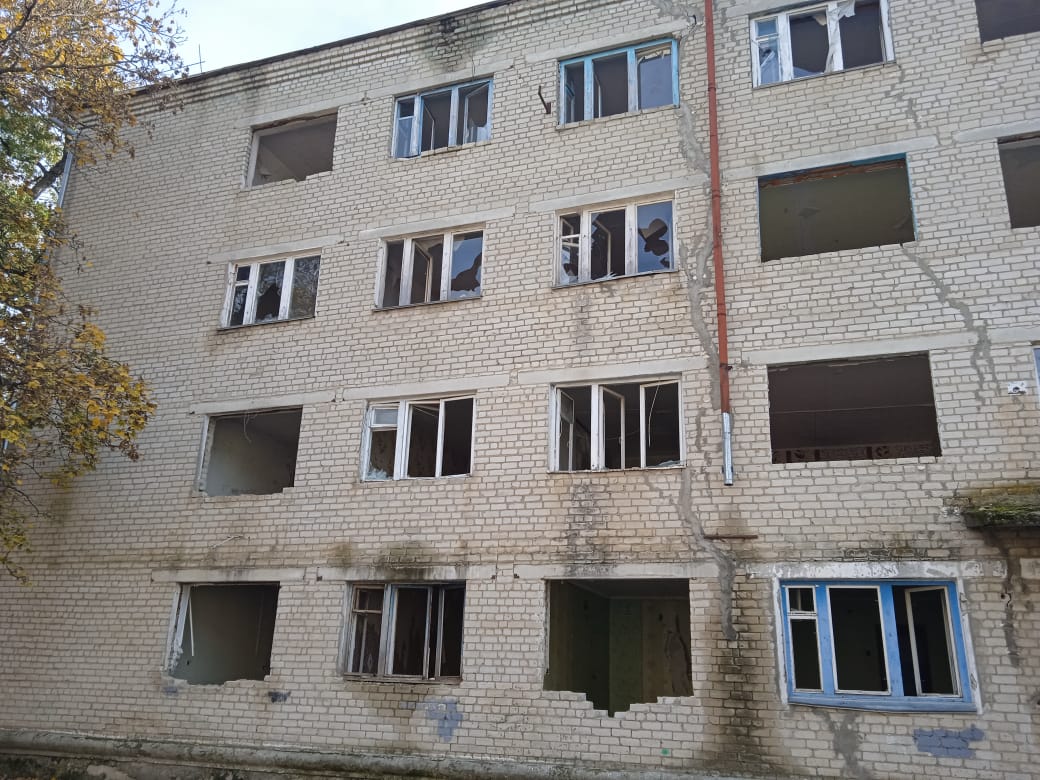 нежилое здание, кадастровый номер 23:06:1902265:154, площадью 1951,4 кв.м., расположенное по адресу: г. Гулькевичи, ул. Волго-Донская, д. 15 и земельный участок, кадастровый номер 23:06:1902265:2914, площадью 2249 кв.м., расположенный по адресу: г. Гулькевичи ул. Волго-Донская, 15