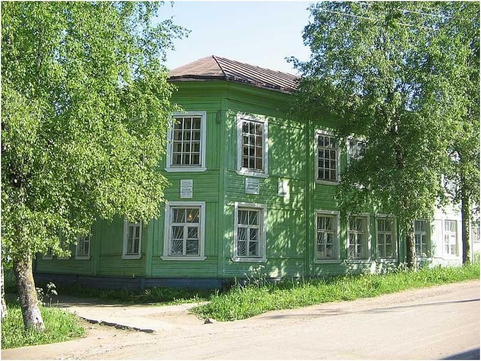 Нежилое здание с земельным участком (далее - здание с земельным участком), адрес объекта: Российская Федерация, Вологодская область, р-н Вытегорский, г. Вытегра, пр-кт Ленина, д. 7б, в том числе:  - нежилое здание – детская библиотека,, площадь - 390,9 кв.м, кадастровый номер 35:01:0205001:94, земельный участок с кадастровым номером 35:01:0205001:46, площадь - 584 кв.м.