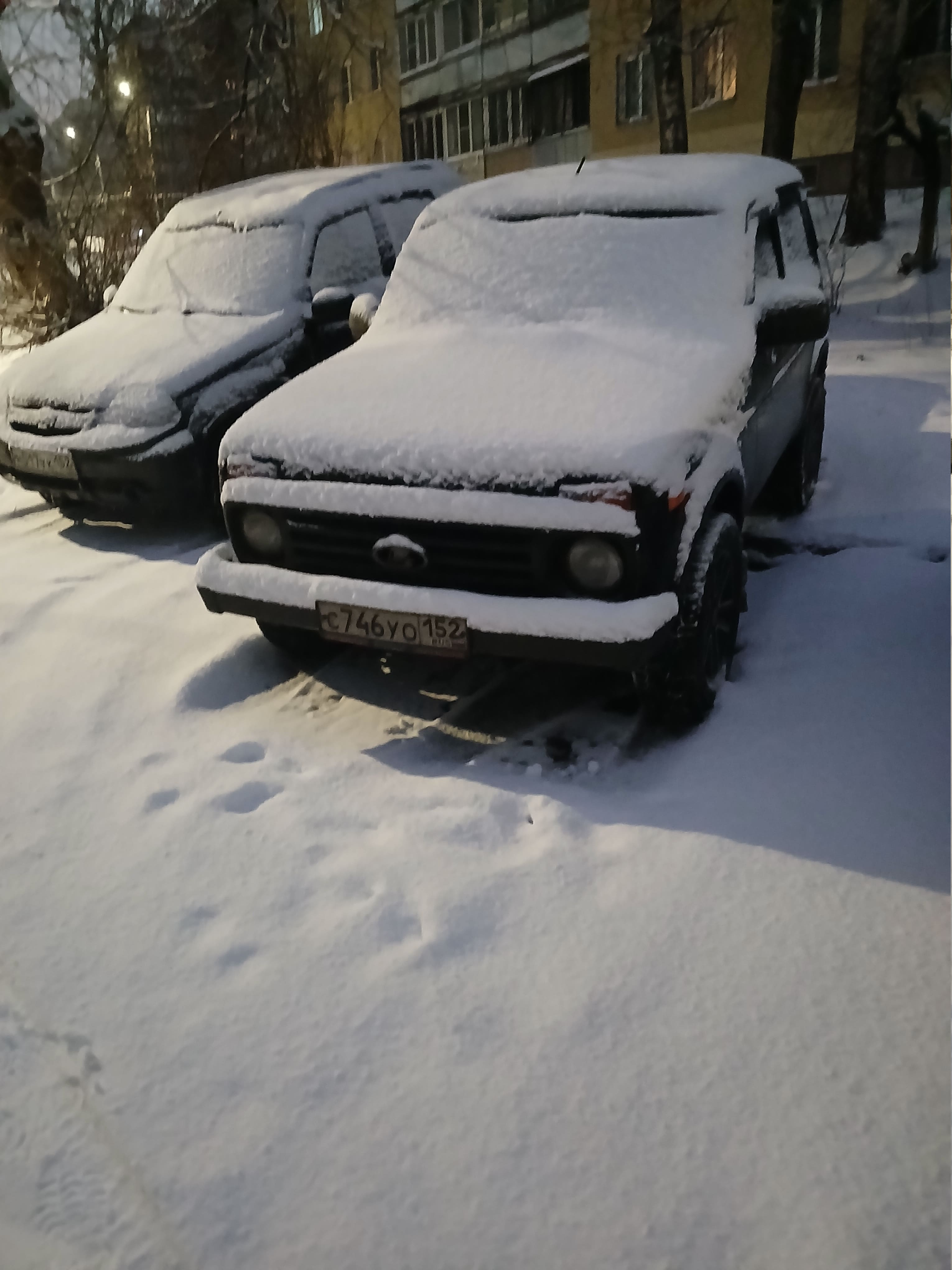 А/м Lada 4х4 212140 тёмно - зелёного цвета, 2021 г.в., гос. №С746УО 152, VIN XTA212140М2413759, зарегистрировано ограничение