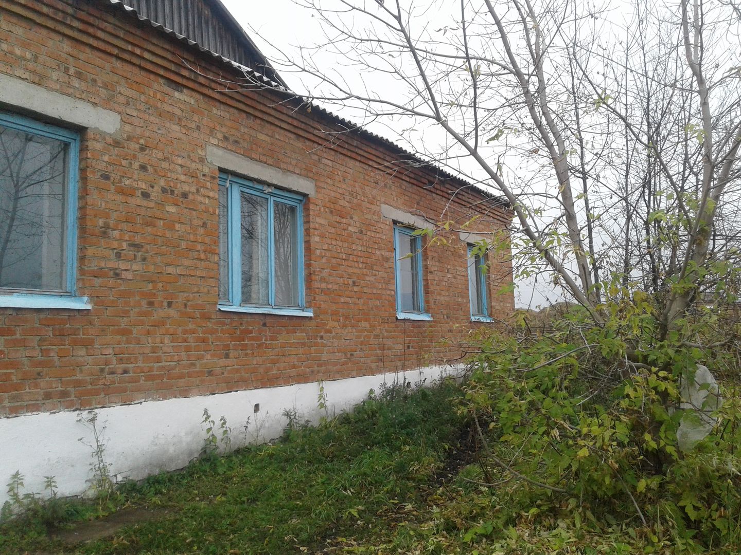 Нежилое здание, количество этажей 1, а также подземных 0, пл.254,5 кв.м., с кадастровым №42:17:0102018:77, по адресу: Кемеровская область – Кузбасс, Юргинский район, д.Юльяновка, ул.Садовая, д.1а