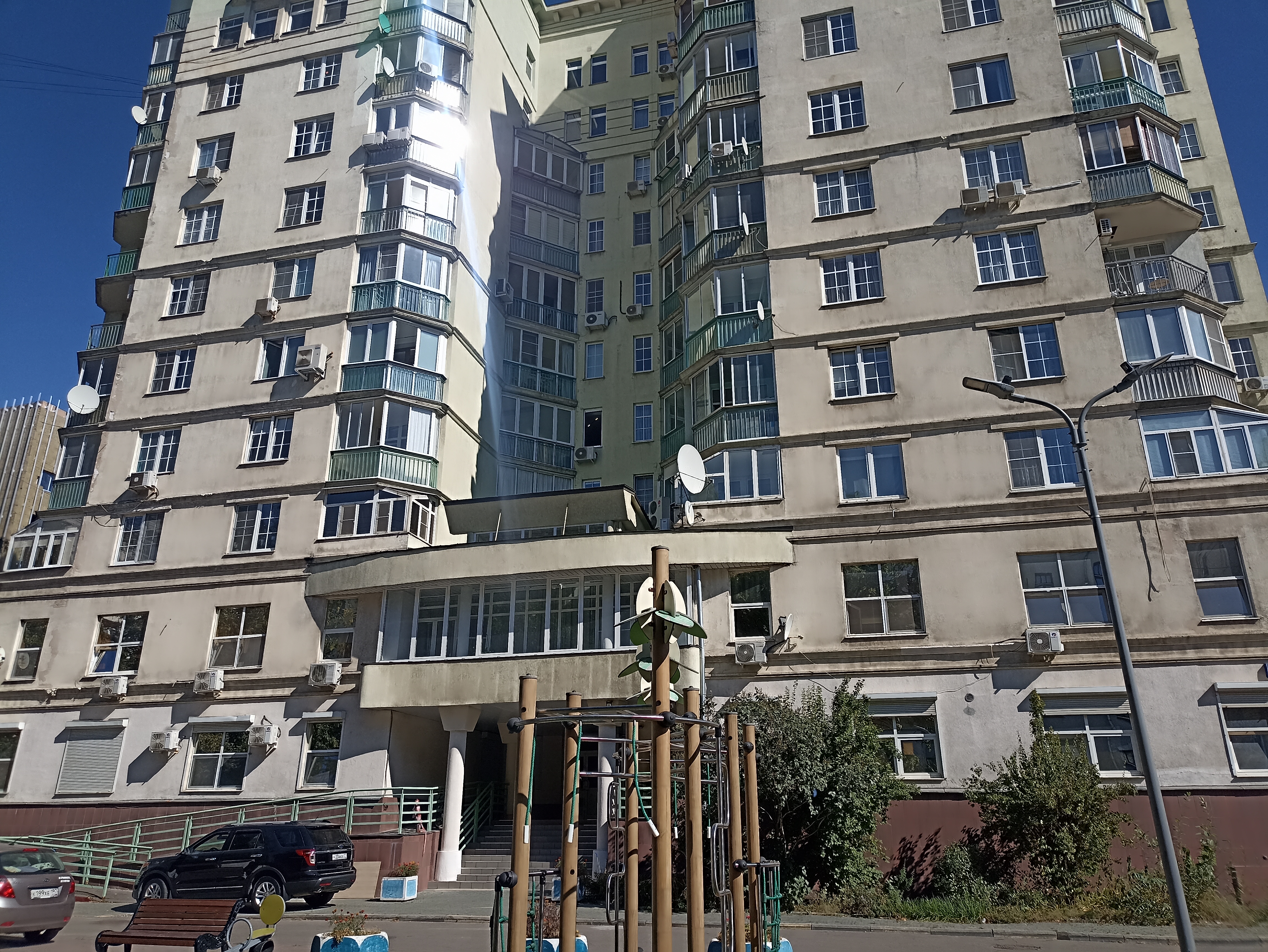Продажа имущества, находящегося в собственности города Москвы: жилое помещение по адресу: г. Москва, пер. Посланников, д. 3, стр. 5, кв. 44, общей площадью 216,3 кв. м. (Этаж № 10, 11), кадастровый номер: 77:01:0003016:2753