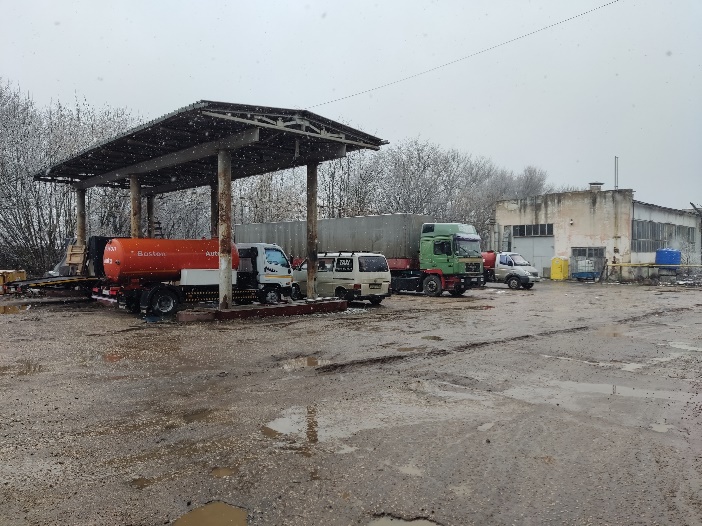 аренда части мощения, площадью 750,0 кв.м (30м*25м), расположенного по адресу: Республика Крым, г. Симферополь, ул. Генерала Васильева, д.34, начальной минимальной стоимостью 63 729 (шестьдесят три тысячи семьсот двадцать девять) рублей 51 копейка арендной платы в месяц (без учета НДС), сроком на 11 (одиннадцать) месяцев