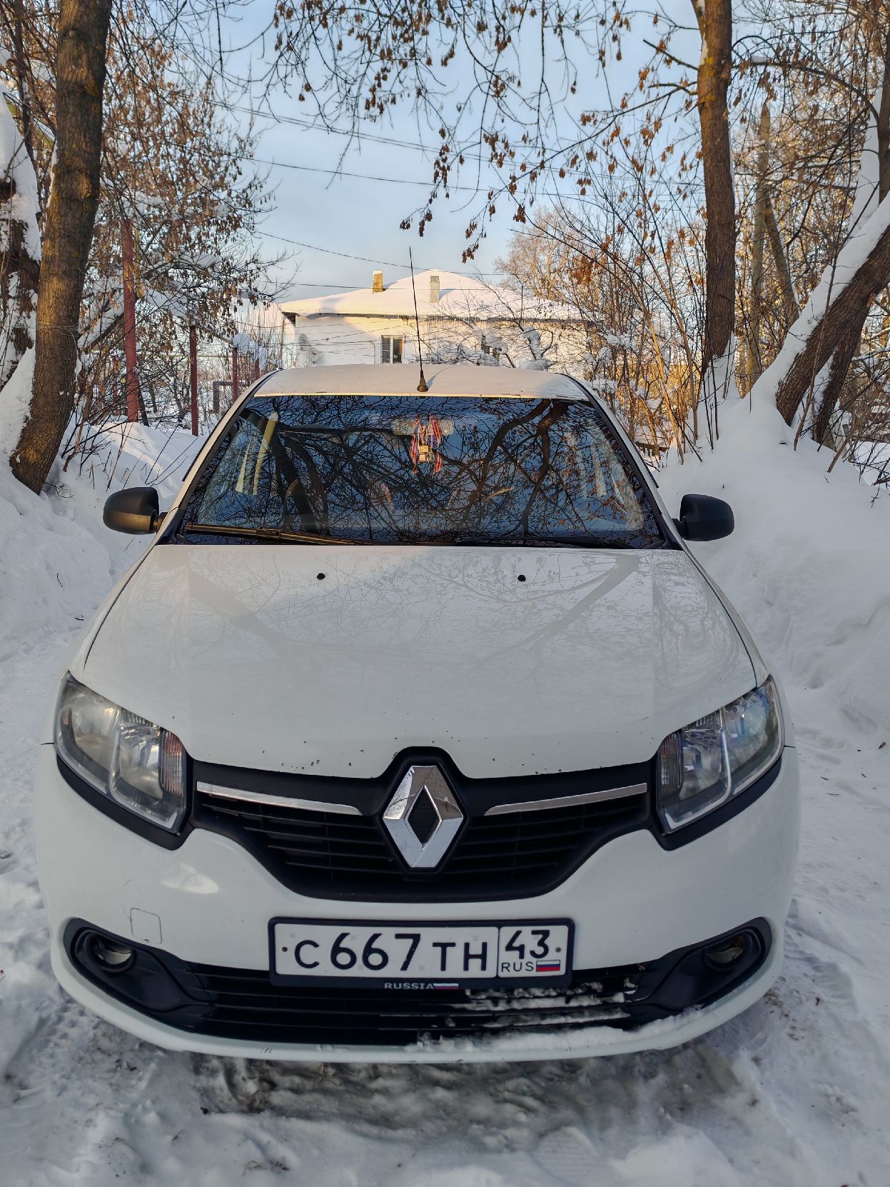 Легковой автомобиль Renault Logan, 2014 г.в., г/н С667ТН43, цвет белый, VIN X7L4SRAV451513408