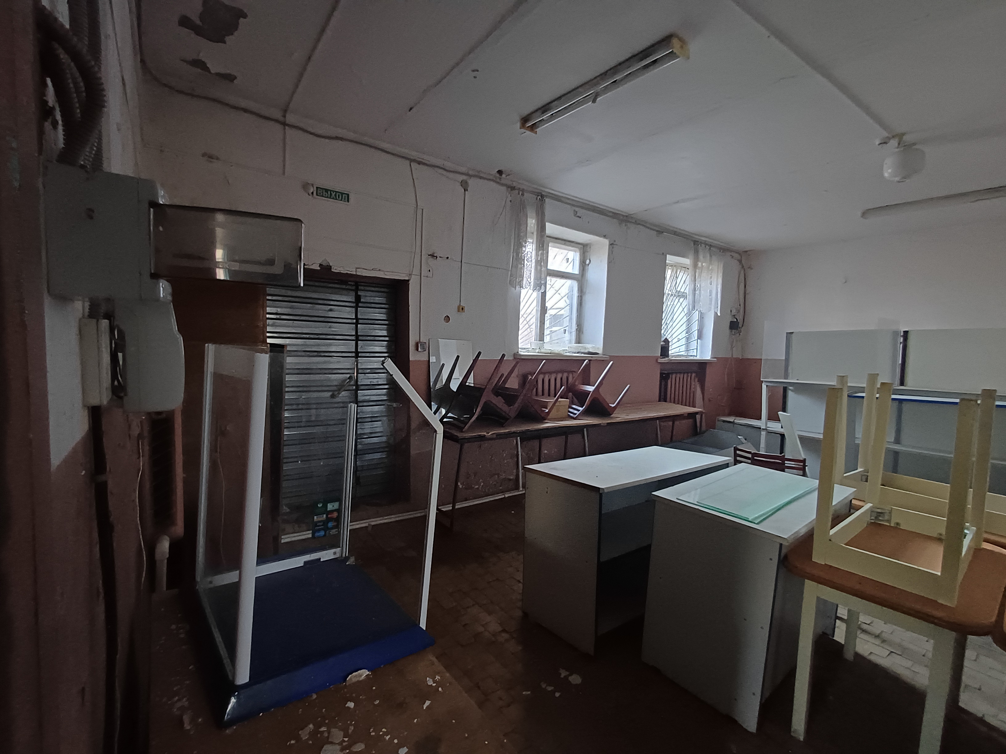 Нежилое помещение общей площадью 137,9 кв.м., с кадастровым номером 18:17:108004:215, по адресу: Удмуртская Республика, Можгинский район, с. Черемушки, ул. Макаренко, д. 1, пом. 78,79,80,81.