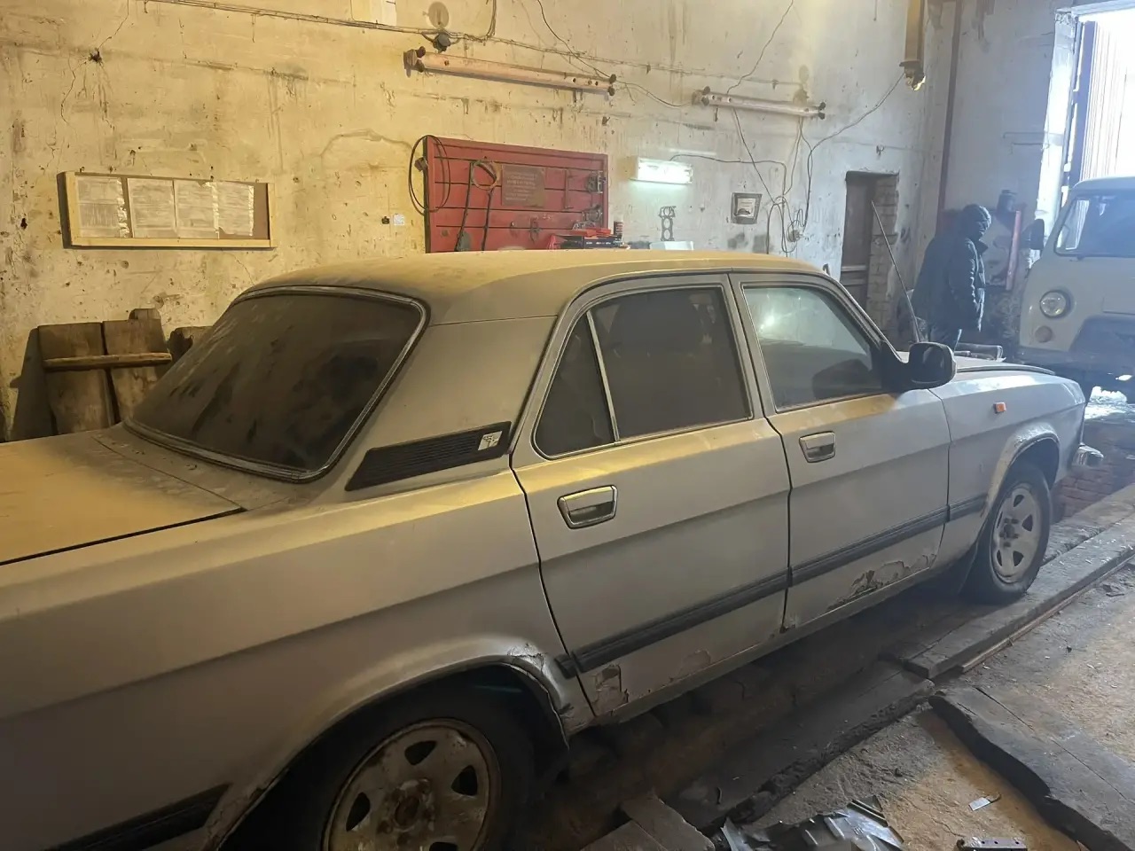 Легковой автомобиль ГАЗ-3102,