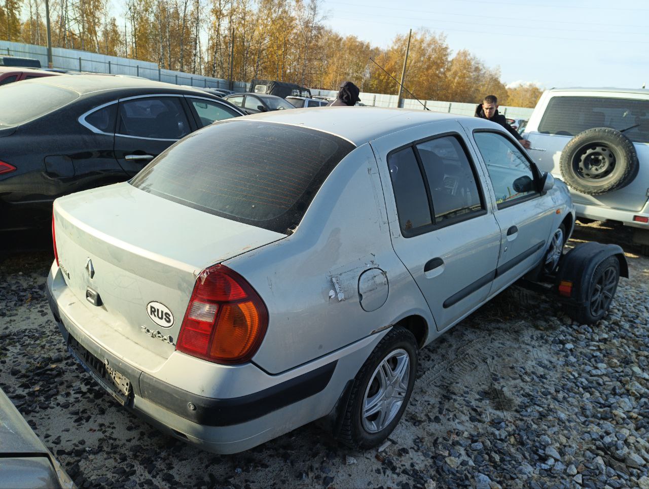 Автомобиль Renault Symbol EX14+ г.р.з. У071УА72, серебристого цвета, 2004 г.в. (ключи и документы отсутствуют, техническое состояние не проверялось, пробег не известен). Имущество продается в том виде, в каком оно есть, в случае продажи возврату/обмену не подлежит. За скрытые дефекты имущества Продавец ответственности не несет.
