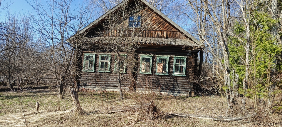 Спортивный зал с земельным участком по адресу: Ивановская область, Южский район, с. Груздево, ул. Школьная, д. 4А