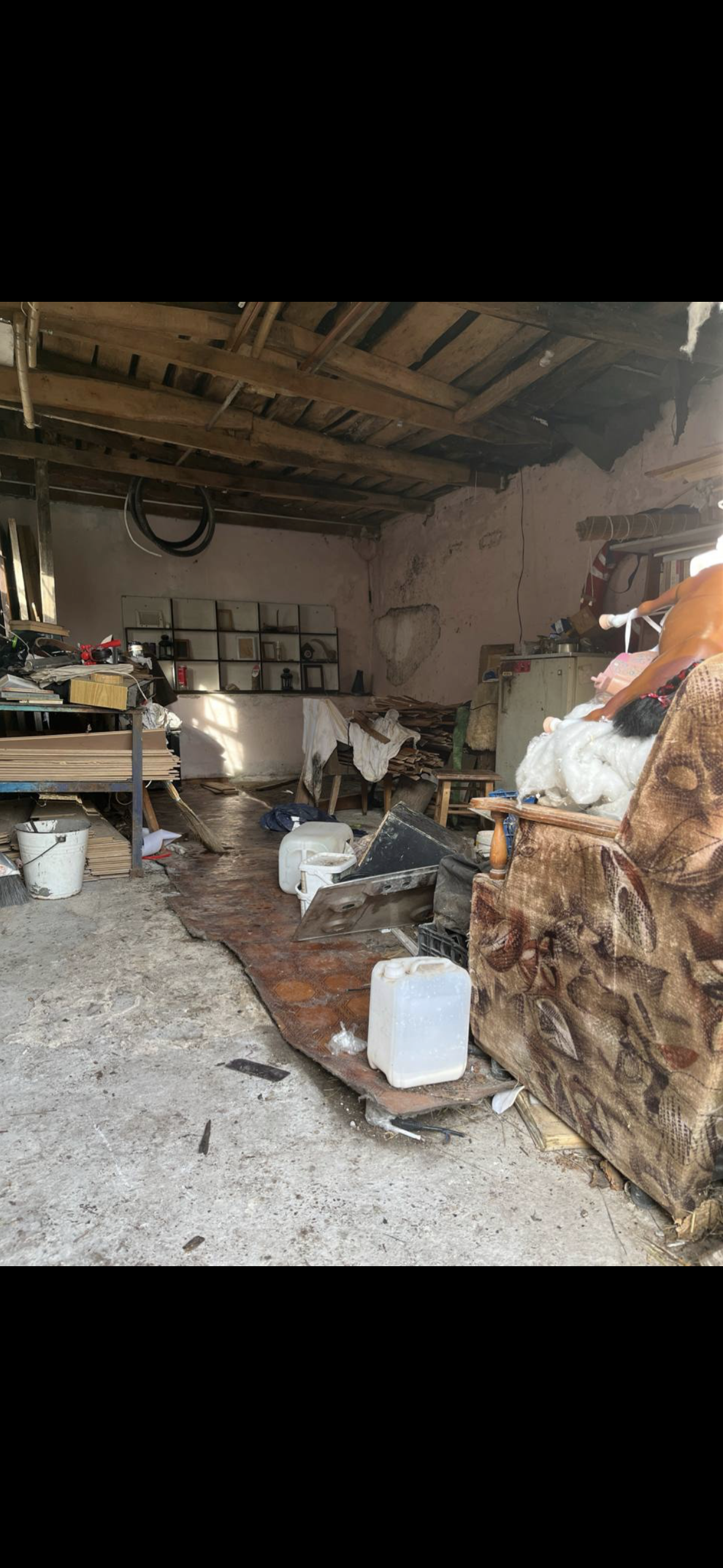 Нежилое здание мастерских (лит.Б, 1 этаж) общей площадью 20,9 кв. м с кадастровым номером 23:51:0201003:866, расположенное по адресу: Краснодарский край, р-н Туапсинский, г/п Туапсинское, г. Туапсе, ул. Западная, 34, на 11 месяцев 25 дней для использования в целях осуществления предпринимательской деятельности.