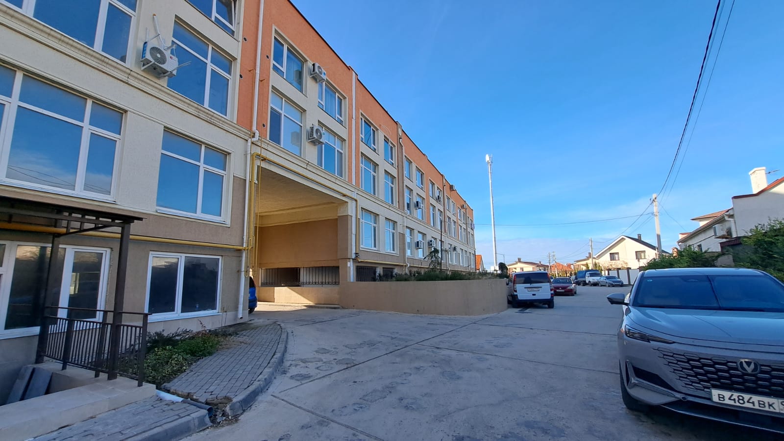 нежилое помещение (кадастровый номер 91:02:004003:4197, пом. 265) на цокольном этаже № бн жилого дома