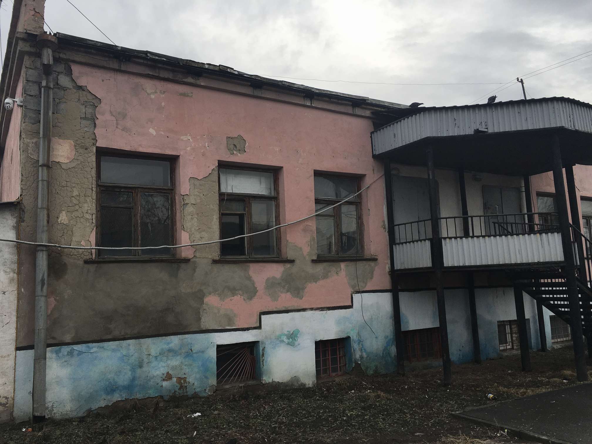 Нежилое помещение, общей площадью 494,4 кв.м., кадастровый номер 74:35:1300079:68, расположенное по адресу: Челябинская область, г. Троицк, ул. им. П.Ф. Крахмалёва, д. 29, пом. 2.