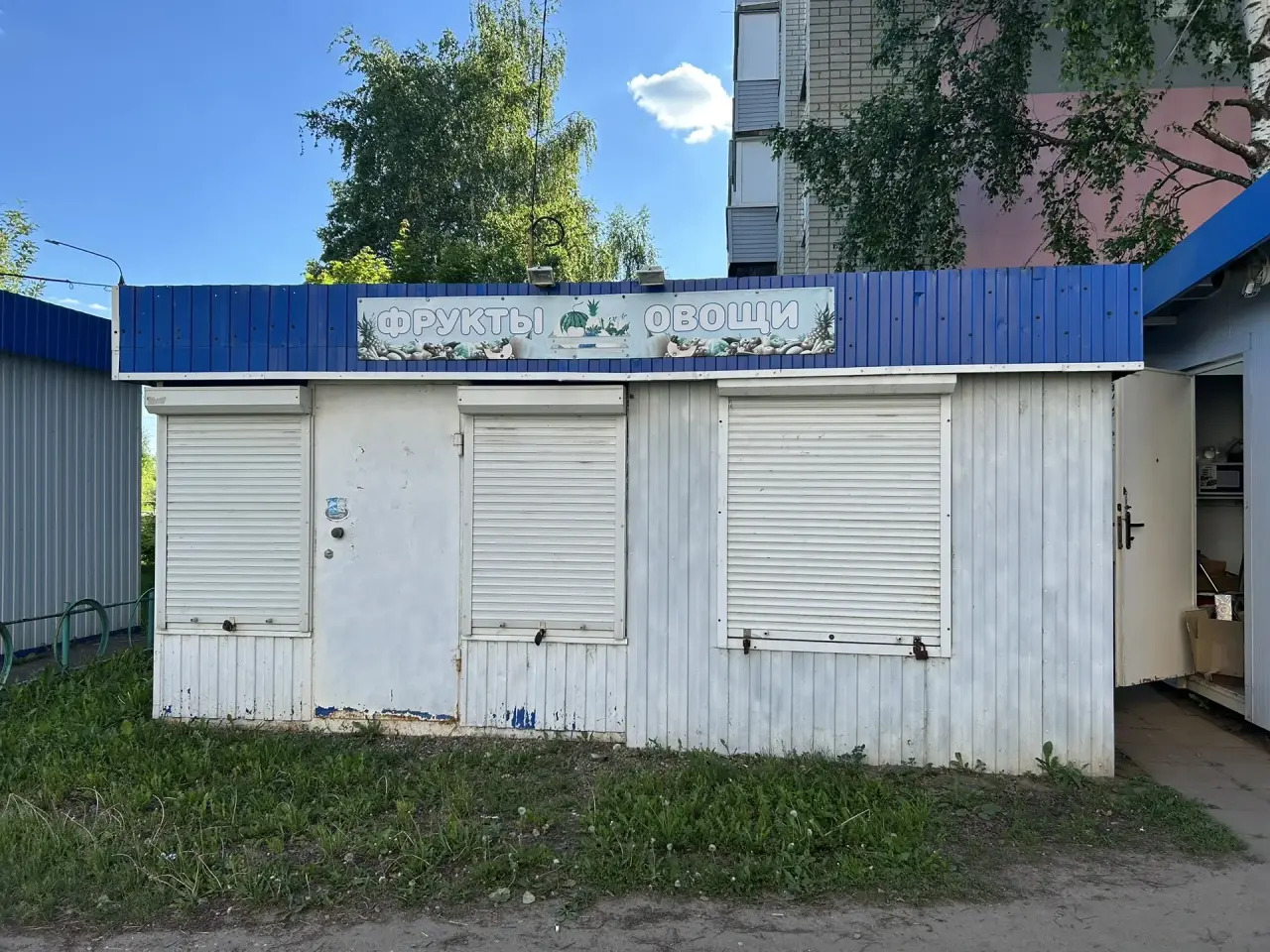 место размещения НТО (киоск) Ярославский М.О., пос. Ивняки, ул. Центральная, у д. 3 (продовольственные товары (в т.ч. бакалея, хлебобулочные изделия)