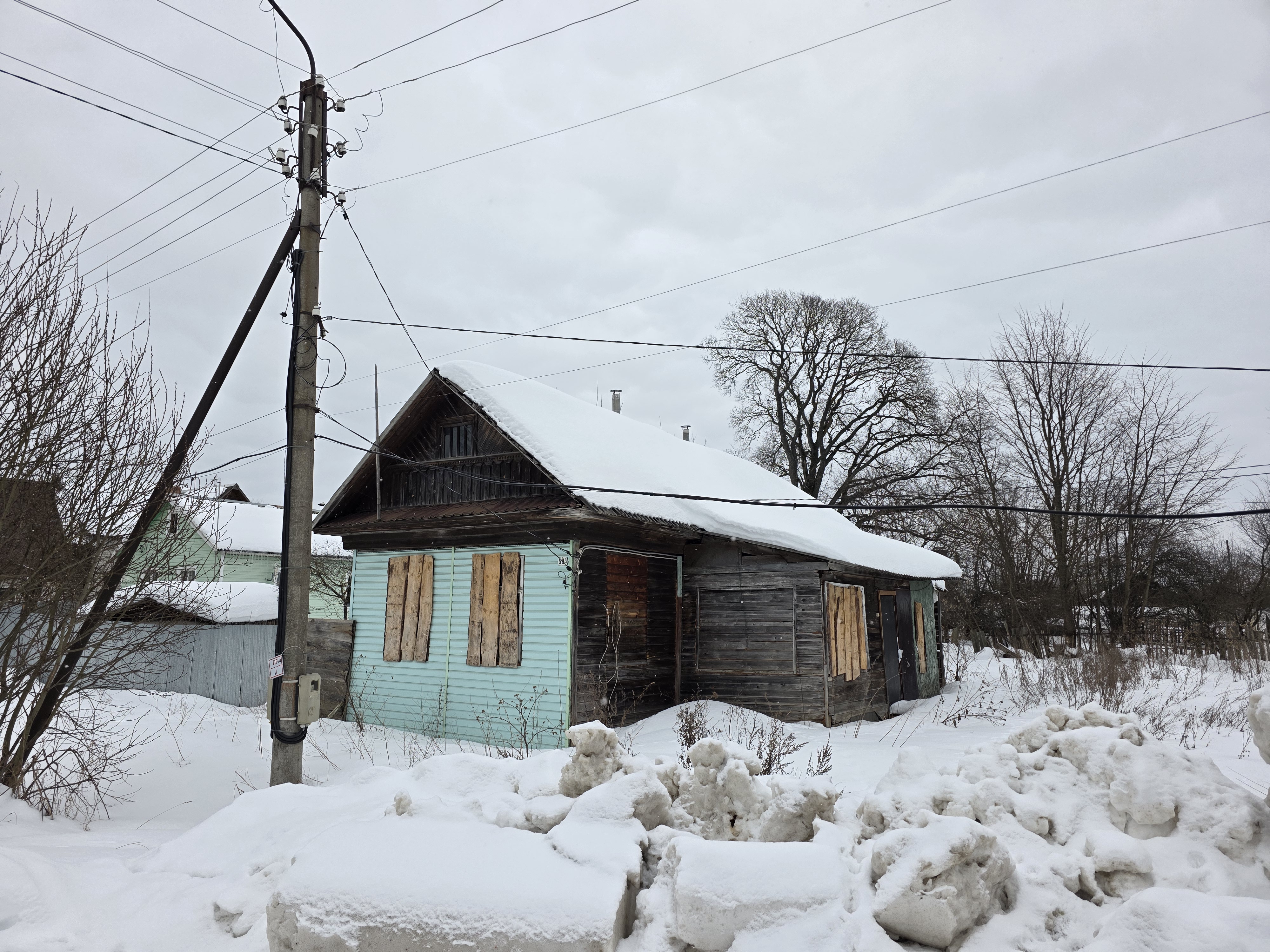 Нежилое здание вместе с земельным участком, расположенное по адресу: Ярославская обл., г. Углич, ул. Шаркова, д. 58а