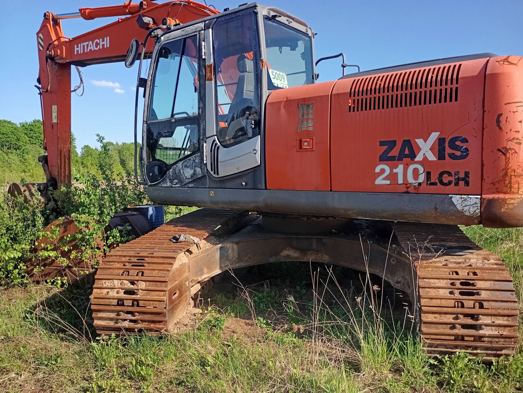 Лот № 8. Экскаватор Hitachi ZX210LCH-3, 2007 года выпуска, государственный номер 3689EE60, заводской номер HCM1U200H00206419, в рабочем состоянии. Местонахождение: Псковская обл., Струго-Красненский р-н, д. Заклинье. Основание для реализации на торгах - постановление судебного пристава-исполнителя о передаче на реализацию на торгах. Должник (собственник) – ООО «Псковспецстрой»