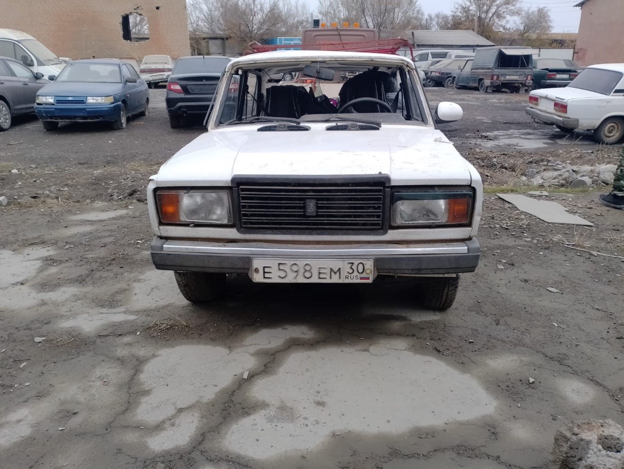 А/м ВАЗ 21074, г/н Е598ЕМ30, 2007 г/в, VIN XTA21074082688269. 1 шт.
