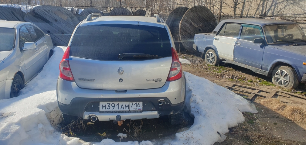 Автомобиль марки Renault Sandero Stepway (391)
