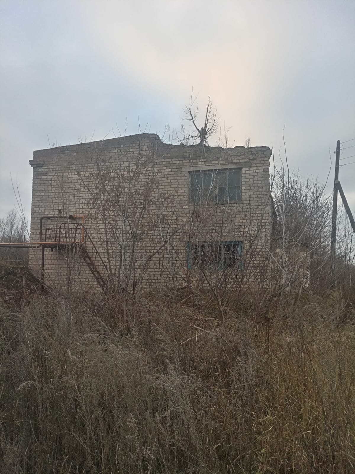 Нежилое здание центральной котельной и земельный участок под ним