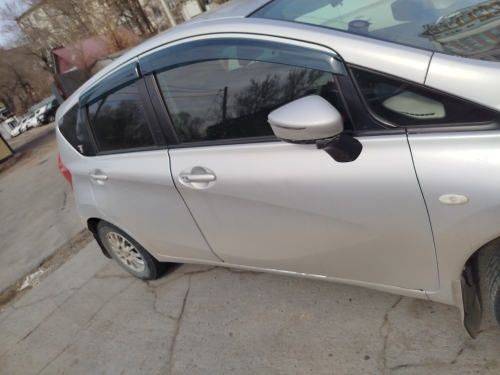 Автомобиль Nissan Note, легковой комби, 2014 года выпуска.