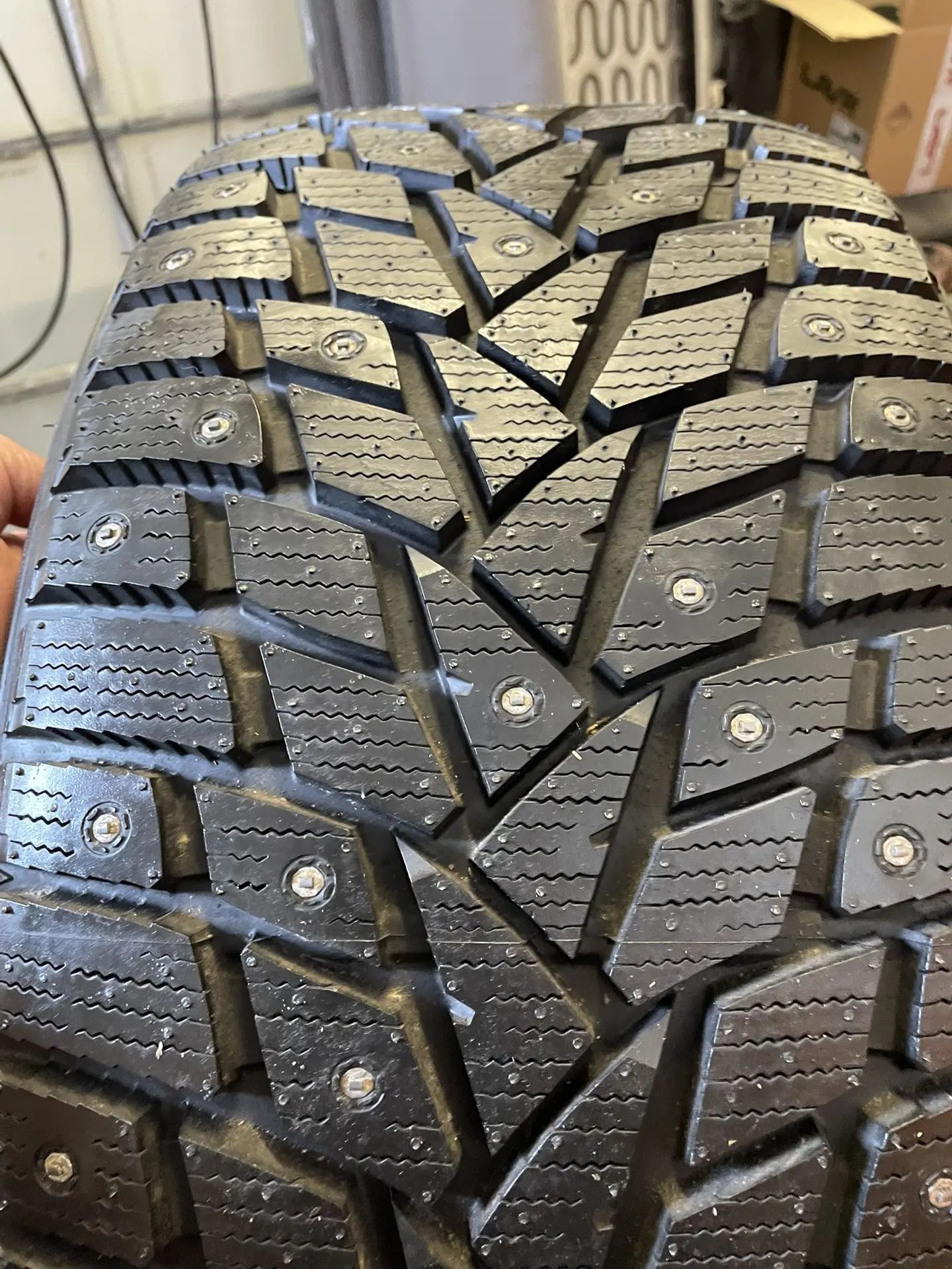 Автомобильная зимняя шина DUNLOP (GRANDTREK ICE02) 275/40 R20