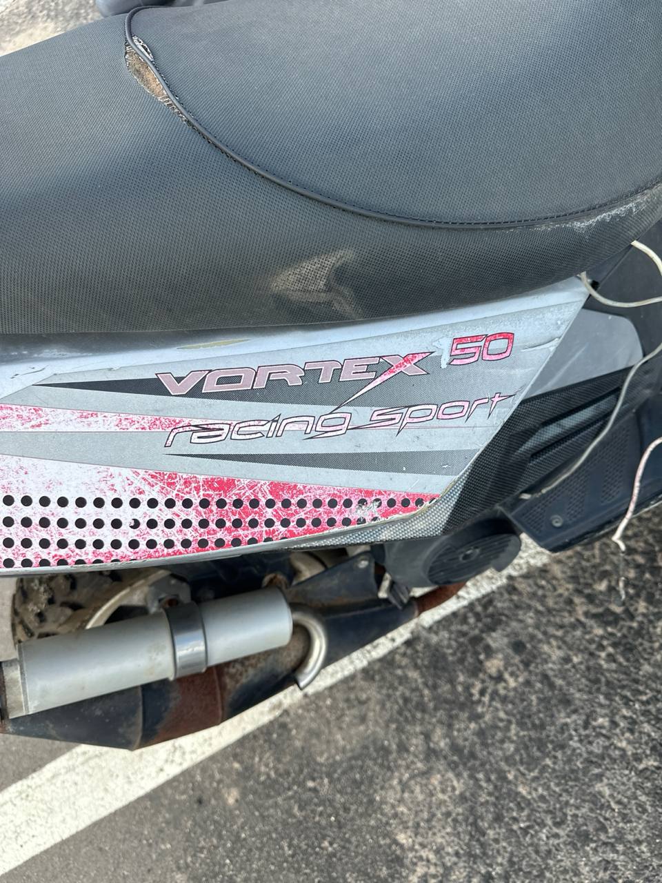 Мотороллер (мопед) "STELS VORTEX 50 racing sport" без регистрационных знаков.