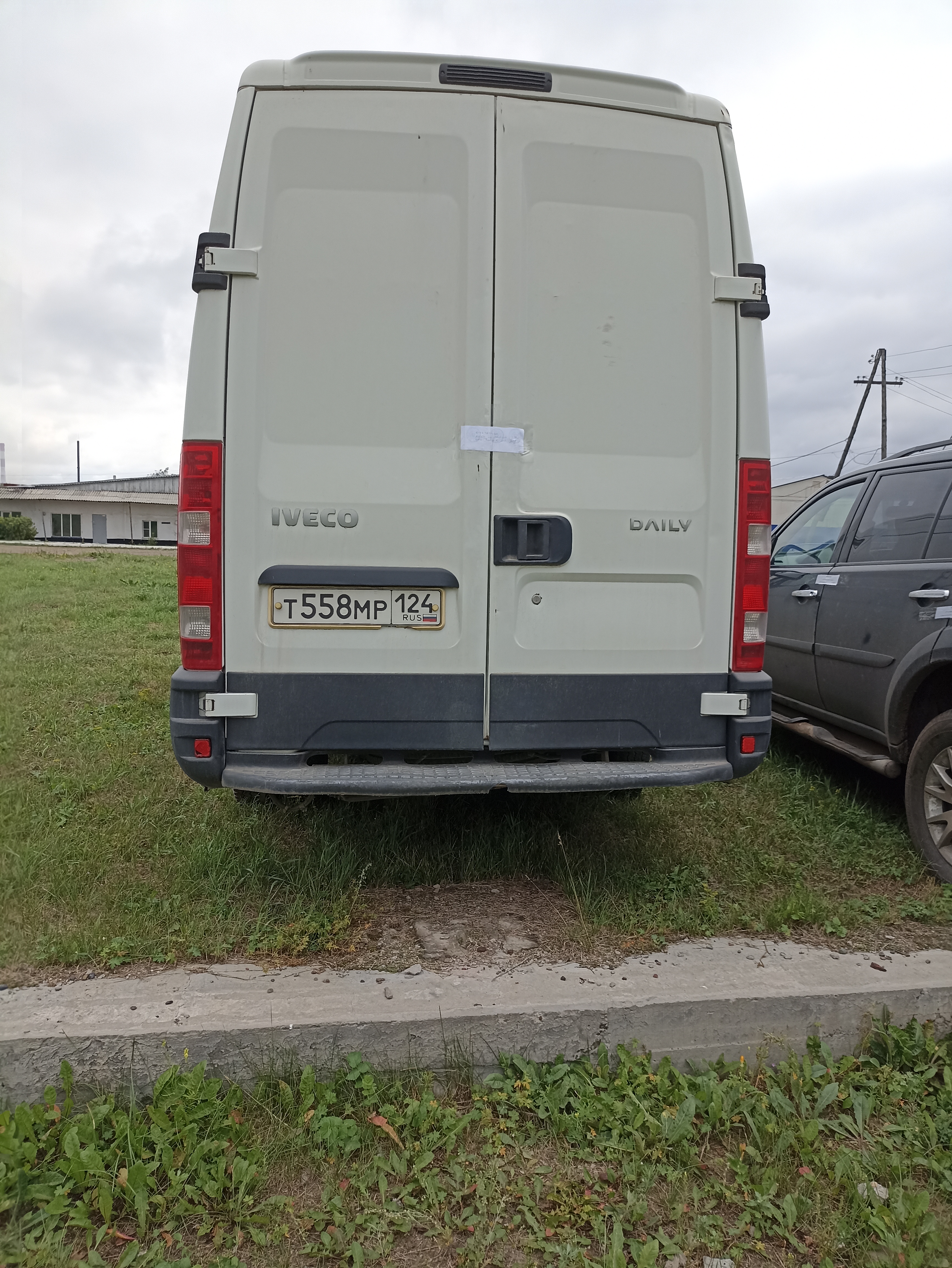 Грузовой автомобиль фургон IVECO DAILY 35C 15LV, 2014г.в., г/н T558MP124, VIN ZCFC35A830D520809, номер кузова ZCFC35A830D520809, номер двигателя 2006812, цвет белый. Начальная цена продажи 1 392 700 руб. Задаток 208920 руб.