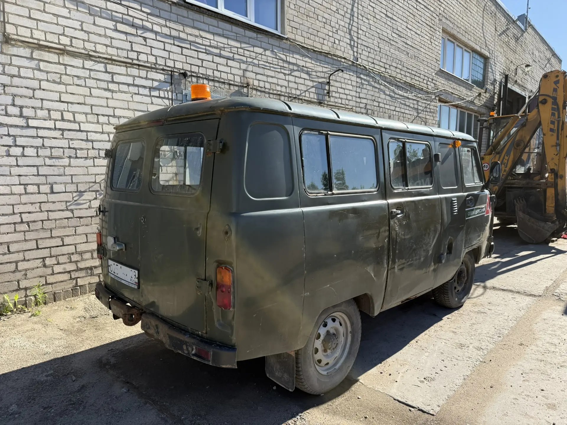 Транспортное средство УАЗ 374195-05, 2021 года выпуска, цвет - зеленый, VIN XTT374195M1212746, государственный номер О251НК29. Состояние ТС: снят аккумулятор, коррозия по всему кузову, царапины на правой задней двери и на правом боку, подкапотное пространство осмотрено. (на стоимость сложившуюся по итогам аукциона, будет начислен НДС 22%)