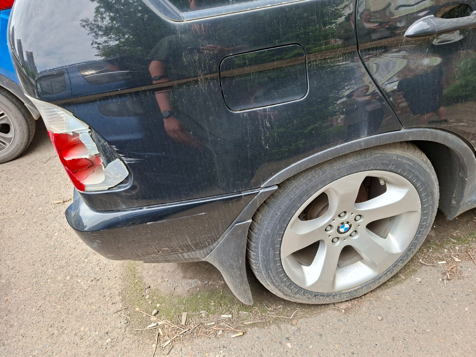Легковой универсал BMW X5, 2004 г.в, г/н О992СВ124 (отсутствует), vin 5UXFB53534LV07566, шасси (рама) № отсутствует, кузов № 5UXFB53534LV07566, цвет черный, рабочее состояние и комплектность не проверялось. Находится в г. Красноярск, данное имущество обращено в доход государства. (Документы и ключи отсутствуют). (1055/26)