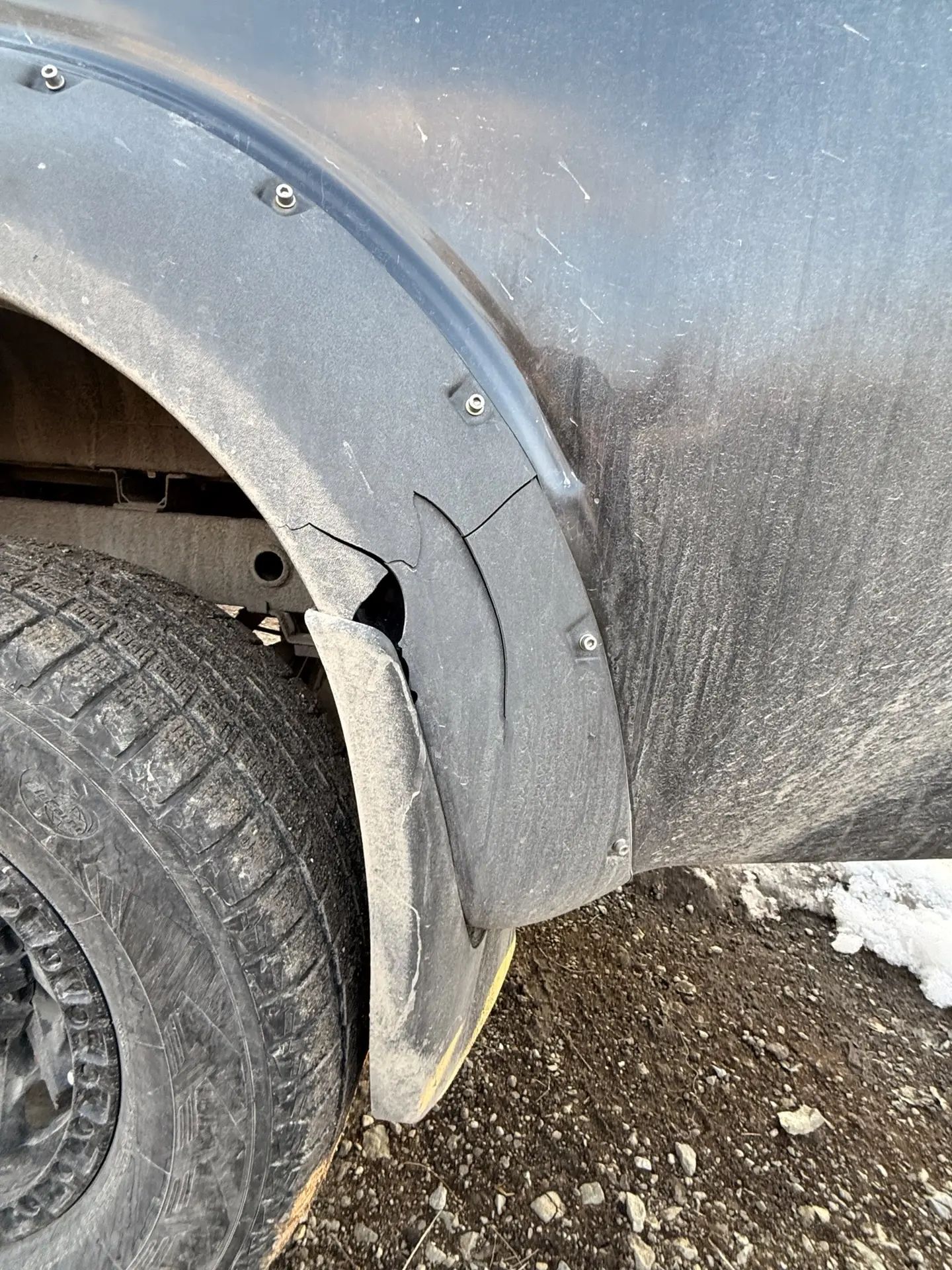 Автомобиль Nissan Navara, 2012 года выпуска, цвет - черный, государственный номер В936АА41, идентификационный номер (VIN) VSKCVND40U0505810, номер двигателя УD25809565B, мощность двигателя - 190 л.с, объем двигателя - 2488 куб. см.