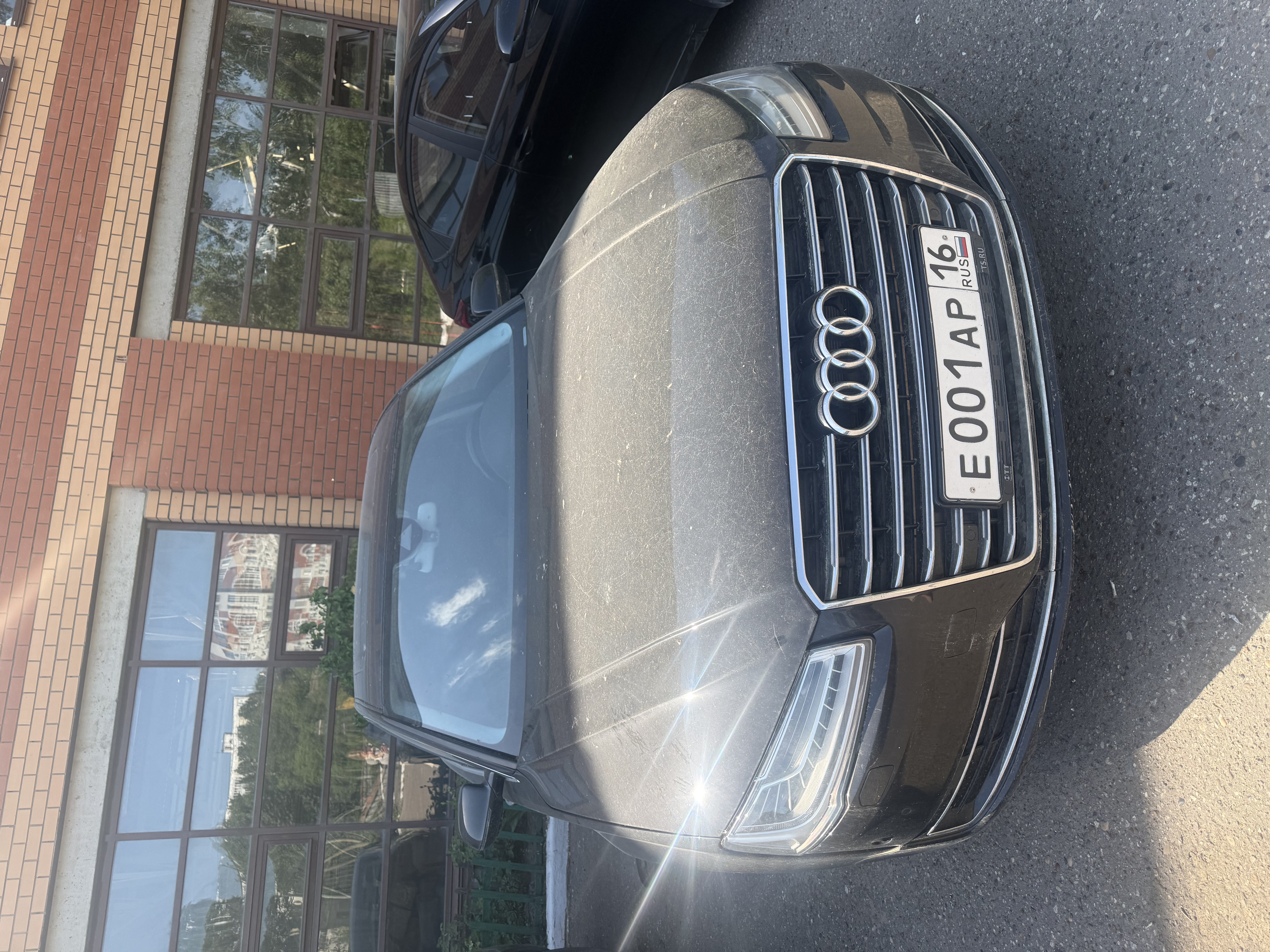 AUDI A8L гос.номер У 119 ТА716 RUS инв.№О9007996, VIN XW8ZZZ4H9GG012302, категория - B 2015 года выпуска