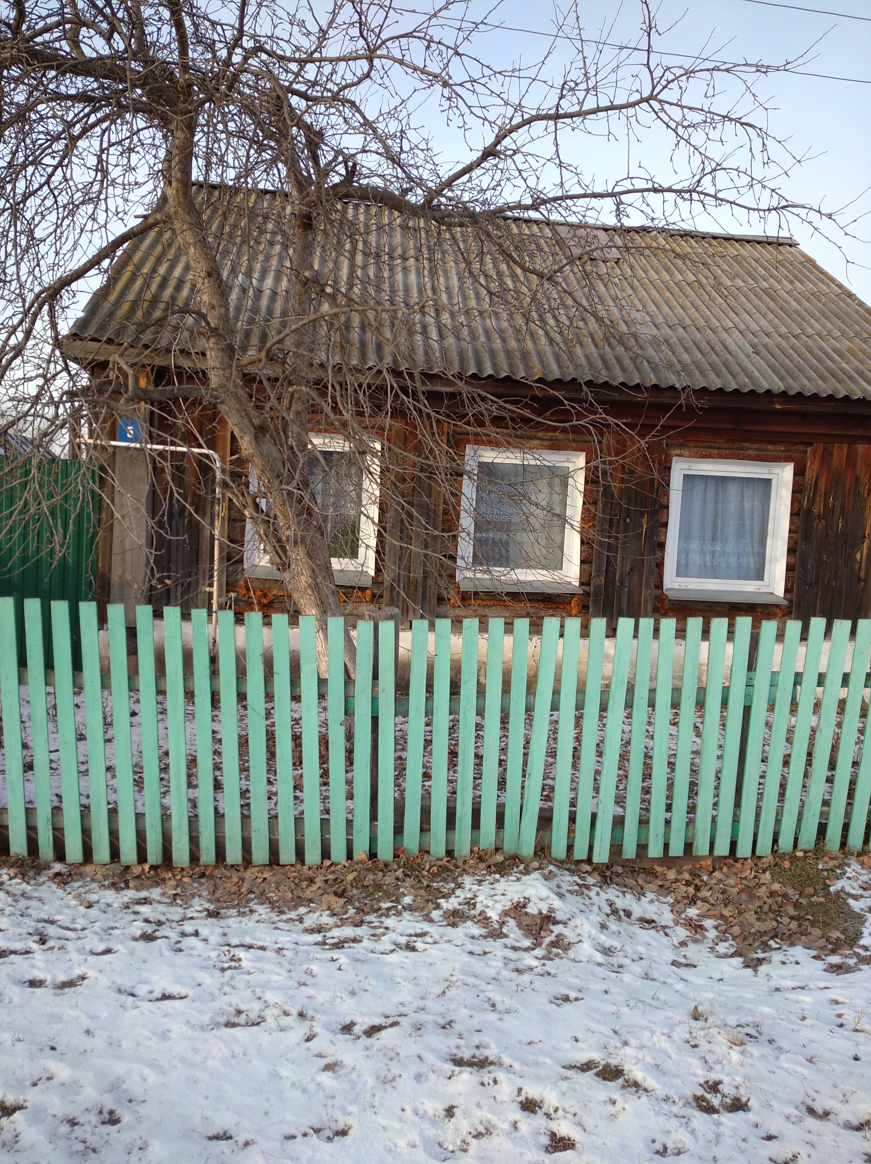Жилой дом, признанный непригодным для постоянного проживания, расположенный по адресу: Челябинская область, Кунашакский район, д. Аминева, ул. Молодежная, д. 5 с кадастровым номером 74:13:0000000:1676 общей площадью 62.6 кв.м. и земельный участок под ним с кадастровым номером 74:13:0704001:342 общей площадью 500 кв.м.