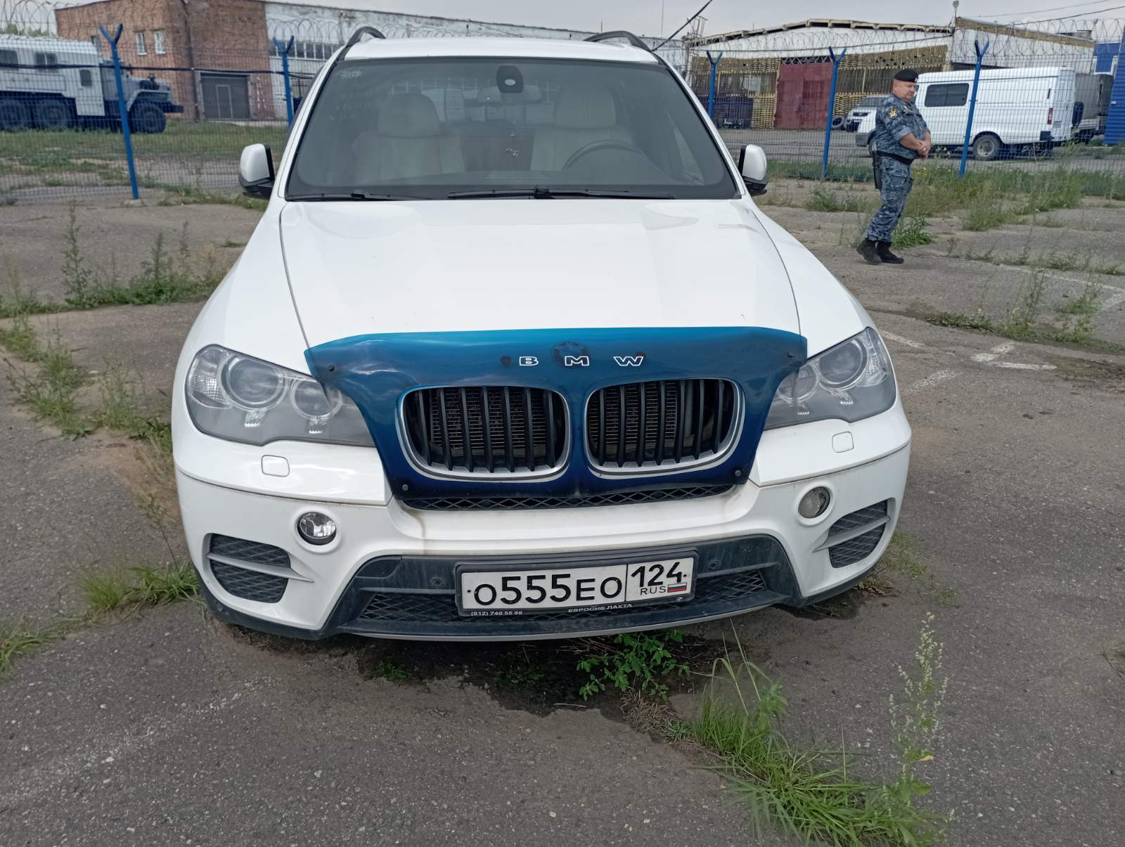 Легковой автомобиль универсал ВMW X5 XDRIVE 30D, 2012г.в., г/н О555EО124, VIN X4XZW411X0L837683, номер кузова X4XZW411X0L837683, номер двигателя 32978128, цвет белый. Начальная цена продажи 1 804 975 руб. Задаток 270760 руб.