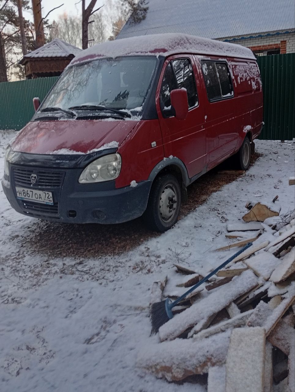Автомобиль ГАЗ-2705 Грузовой фургон цельно металлический - идентификационный номер (VIN) – Х9627050060098875 - год изготовления ТС – 2005 - модель № двигателя *405220*53178722* - кузов 27050060223169 - цвет кузова (кабины, прицепа) МАЛЬВА - мощность двигателя (кВт) 103 кВт - рабочий объем двигателя, куб.см 2464 - тип двигателя бензиновый - государственный регистрационный знак Н 867 АО 72 - ПТС 52 МВ 756676