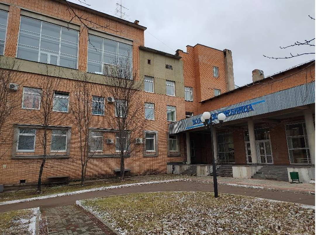 Нежилое помещение площадью 12 кв. м. (чз 2 - № 78 на поэтажном плане I этажа), расположенное в здании водогрязелечебницы с бассейном (кадастровый номер 43:12:050301:348), расположенного по адресу: Кировская область, м. р-н Кирово-Чепецкий, с.п. Бурмакинское, с. Бурмакино, ФБУ Центр реабилитации СФР «Вятские Увалы».