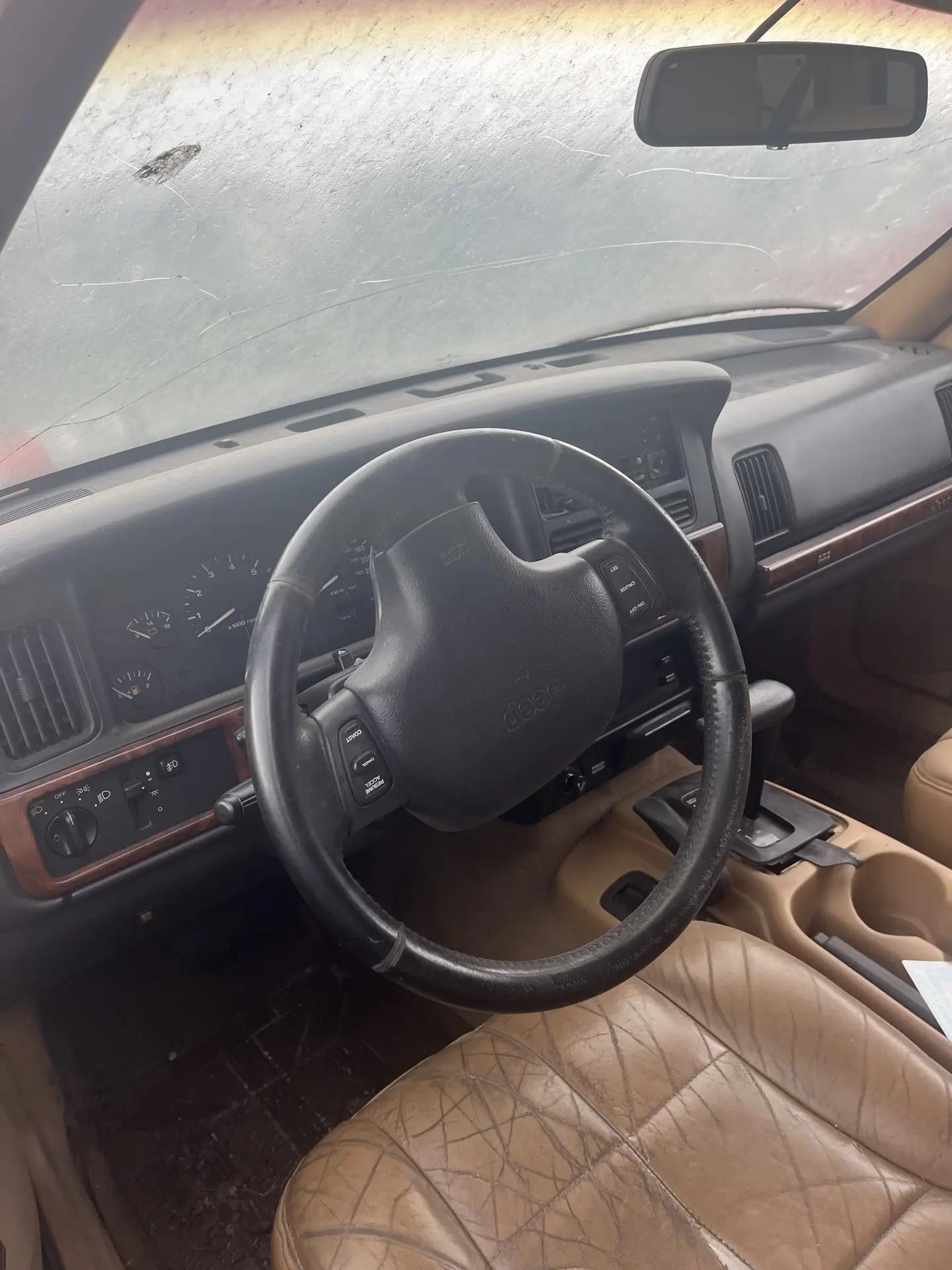а/м JEEP GRAND CHEROKEE, цвет темно-зеленый, г/н K641 ЕХ