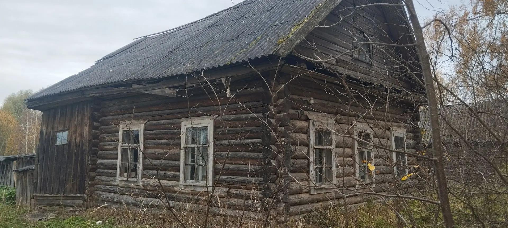 Здание, площадью 64,7 кв.м., с кадастровым номером 53:02:0040601:288, расположенное по адресу: Российская Федерация, Новгородская область, муниципальный район Боровичский, сельское поселение Железковское, деревня Ровное, дом 46, с земельным участком, площадью 1000 кв.м., с кадастровым номером 53:02:0040601:64 расположенным по адресу: Новгородская область, р-н Боровичский, с/п Железковское, д Ровное, д 46