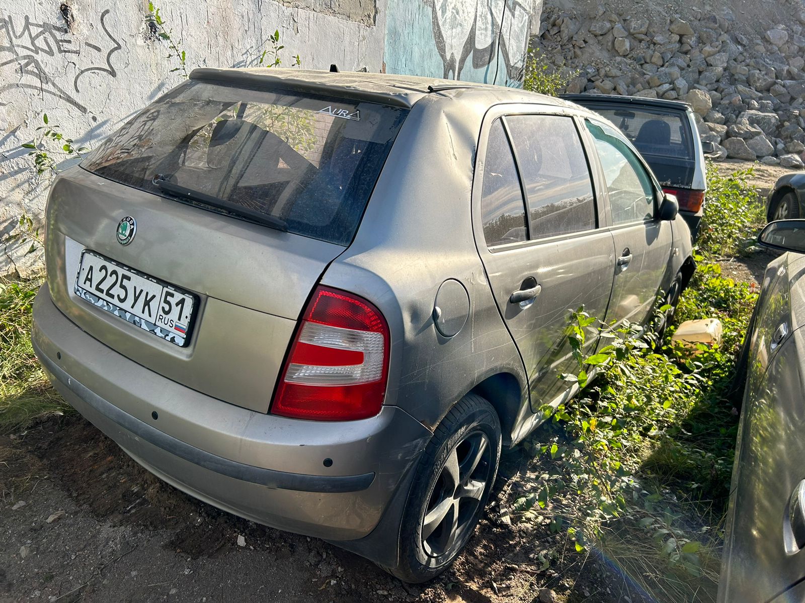 Автомобиль марки "Шкода Фабиа" (SKODA FABIA), с государственным регистрационным знаком А225УК51, серого цвета, 2006 года выпуска. VIN: TMBPY16Y274124123