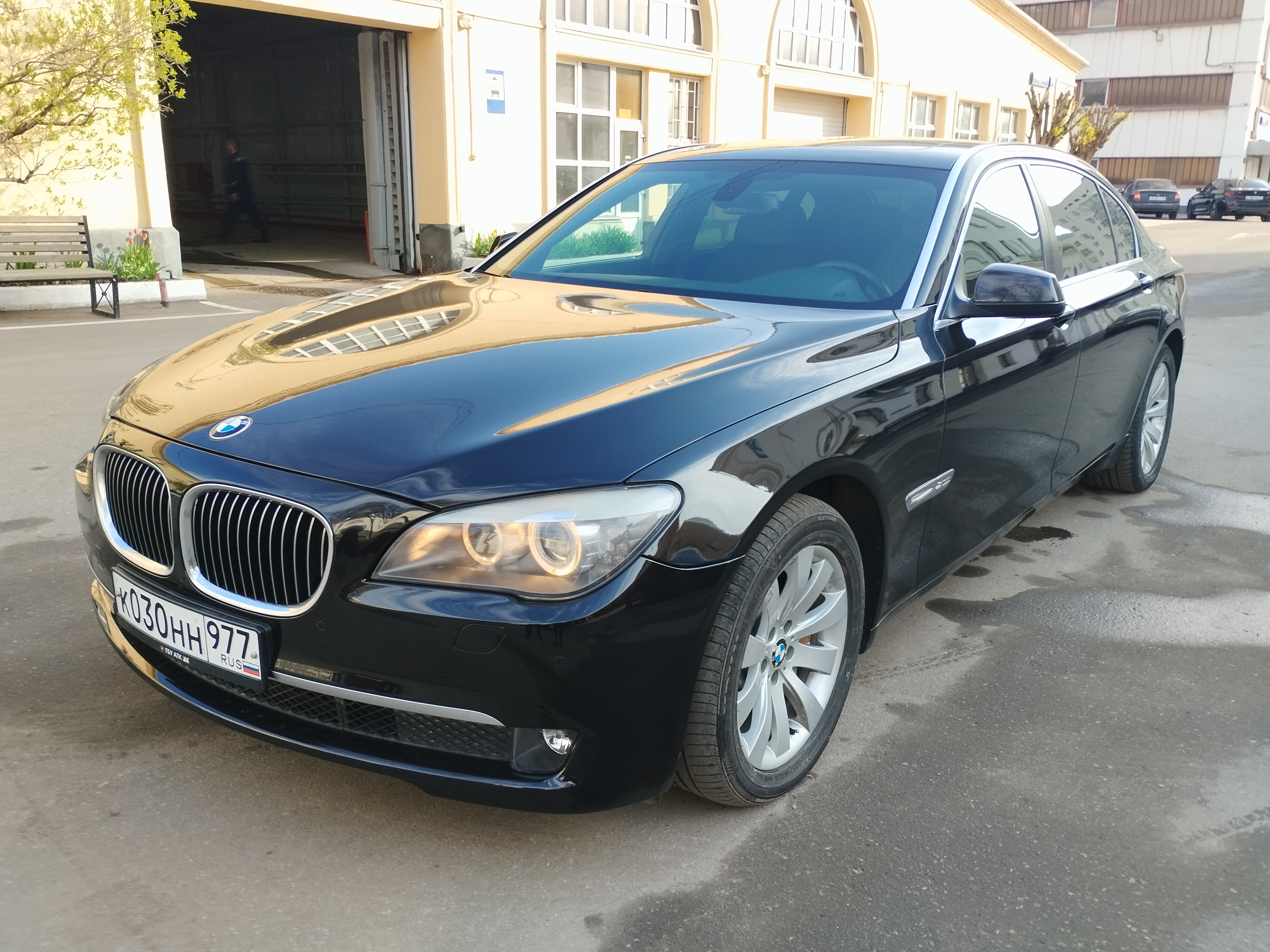 Продажа транспортного средства Легковой автомобиль BMW 750Li xDrive (VIN Х4ХКС81140С572440)